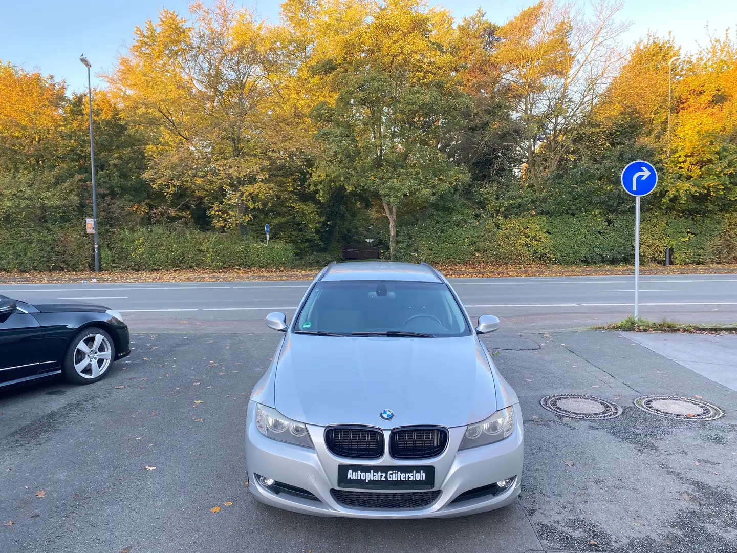 BMW 320 320d xDrive Touring Edition Sport NAVI PDC KLIMA Silber - 2