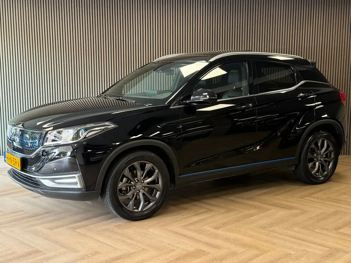 Seres Seres 3 52kWh AUT. PANORAMADAK CAMERA 360° KEYLESS 23.822K Schwarz - 1