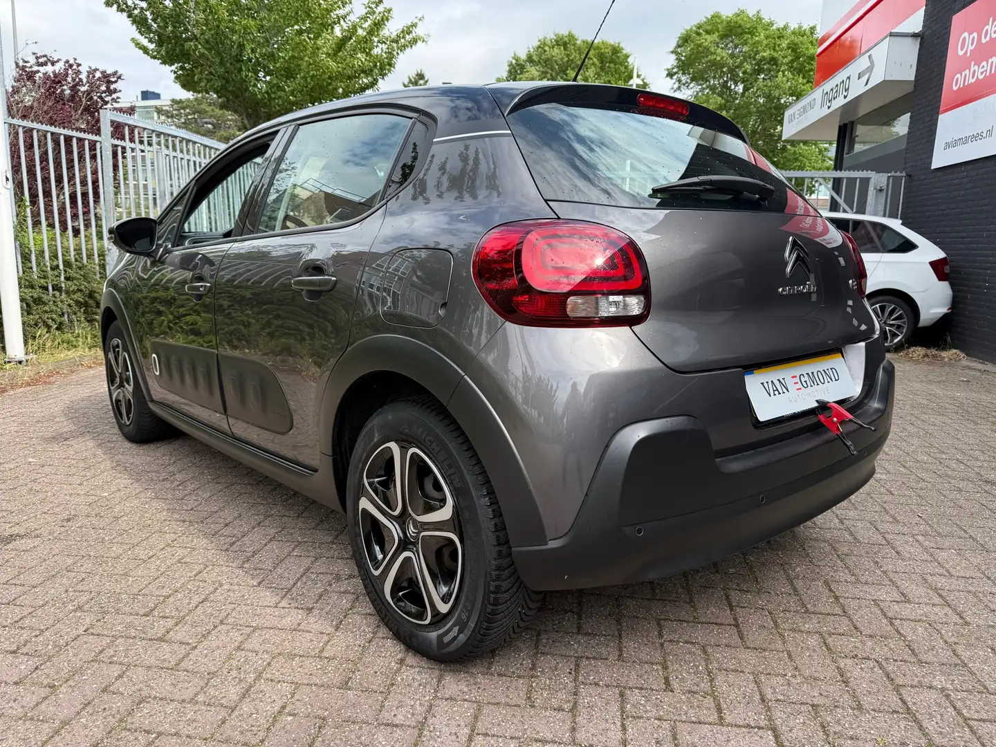 Citroen C3 1.2 PureTech S&S Shine Gris - 2