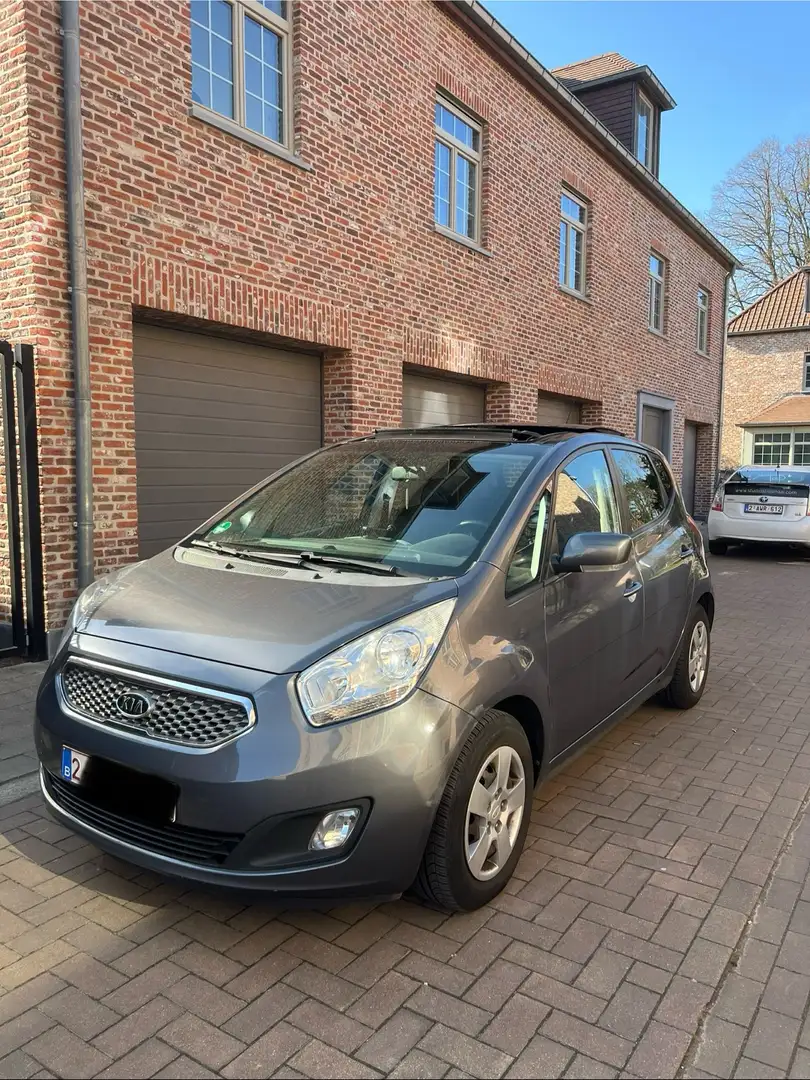 Kia Venga 1.4 CRDi 90 Attract Grijs - 1