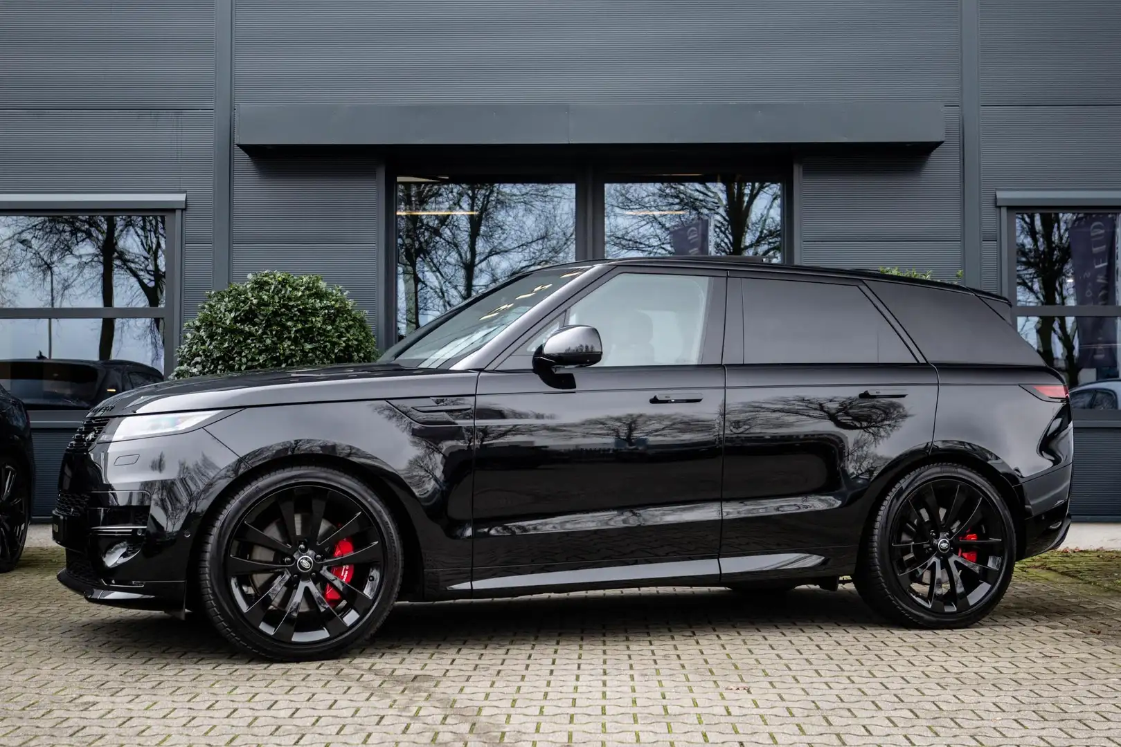 Land Rover Range Rover Sport 4.4 P530 First Edition Schwarz - 2