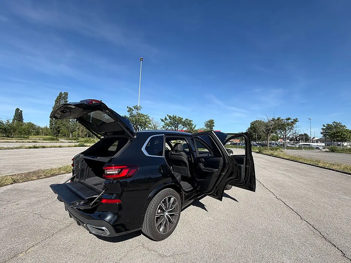BMW X5 xDrive 30 d M Sport Schwarz - 1