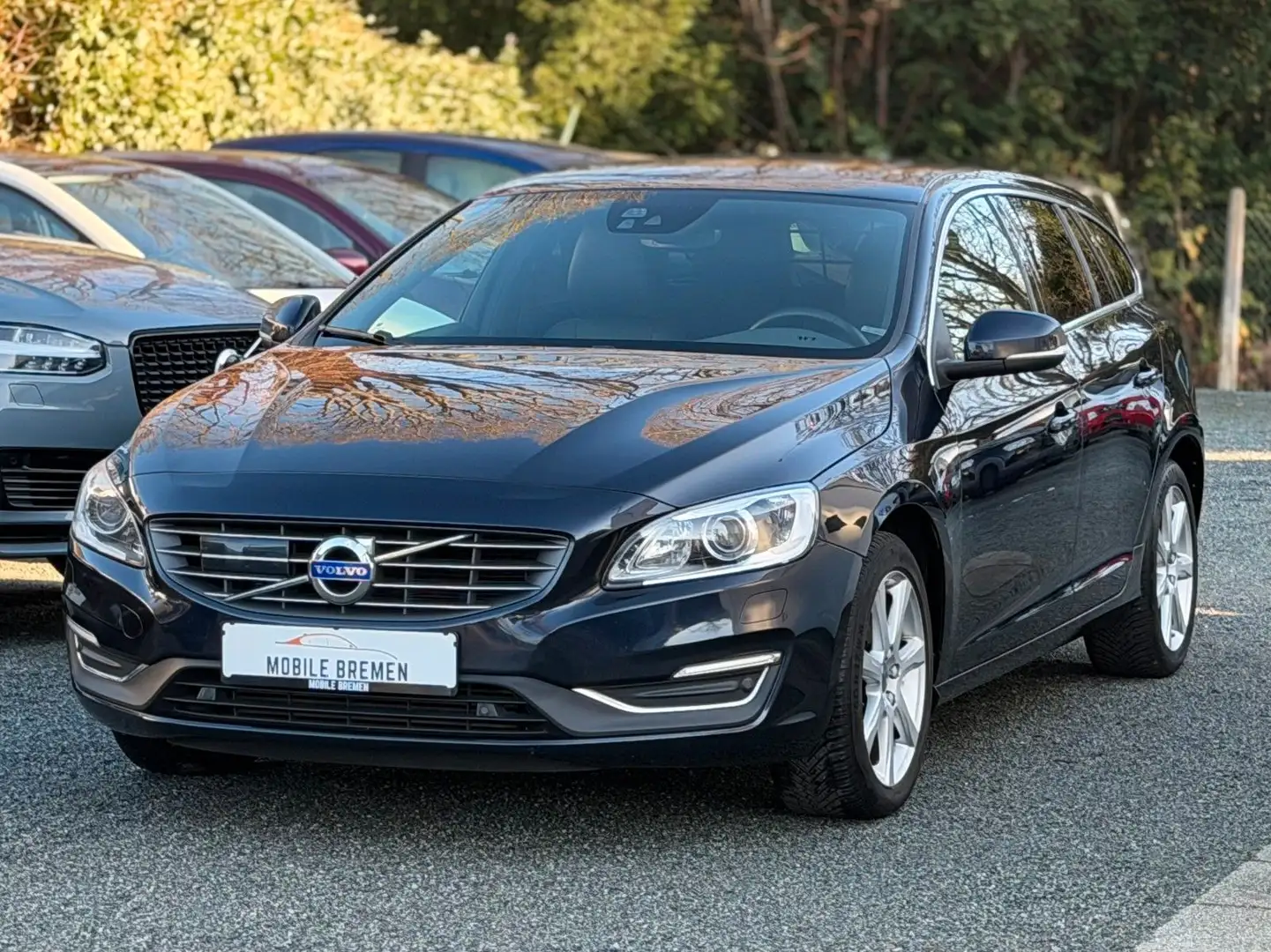 Volvo V60 T3 Summum AHK*LEDER*ACC*BI-XENON Blau - 1