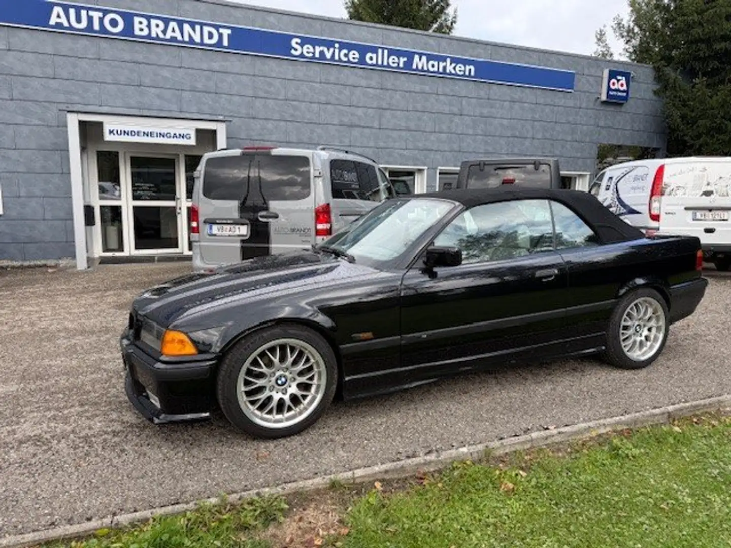 BMW 325 325i Cabrio Schwarz - 1