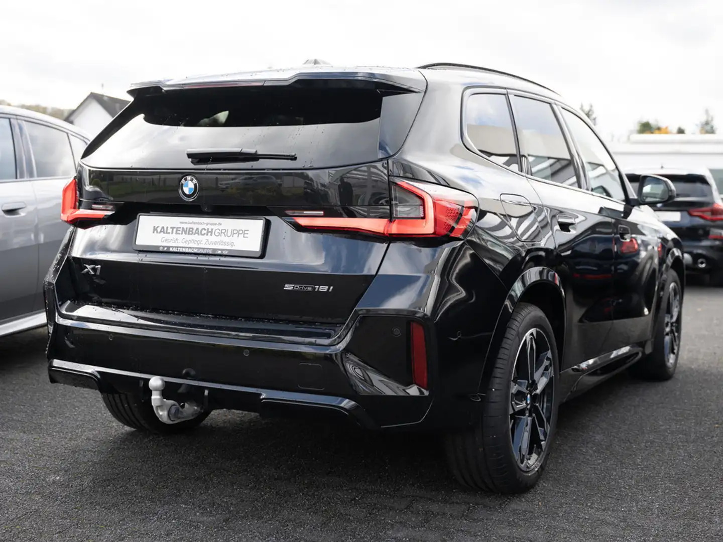 BMW X1 sDrive 18i M-Sport AHK PANO NAVI LED KLIMA Schwarz - 2