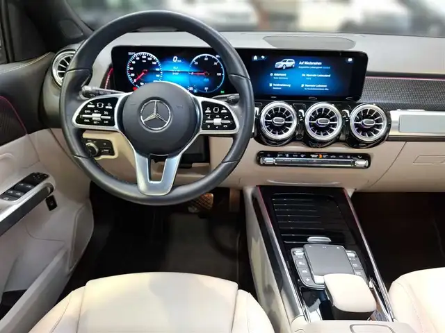 Mercedes-Benz EQB view 9