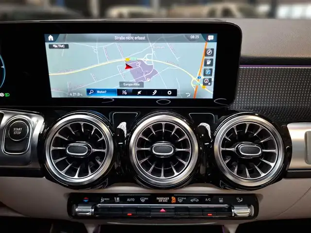 Mercedes-Benz EQB view 11