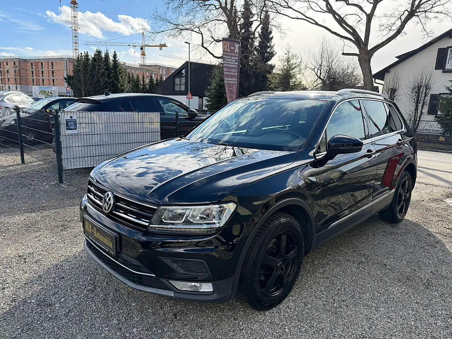 Volkswagen Tiguan 2,0 TDI SCR 4Motion Highline DSG Schwarz - 1