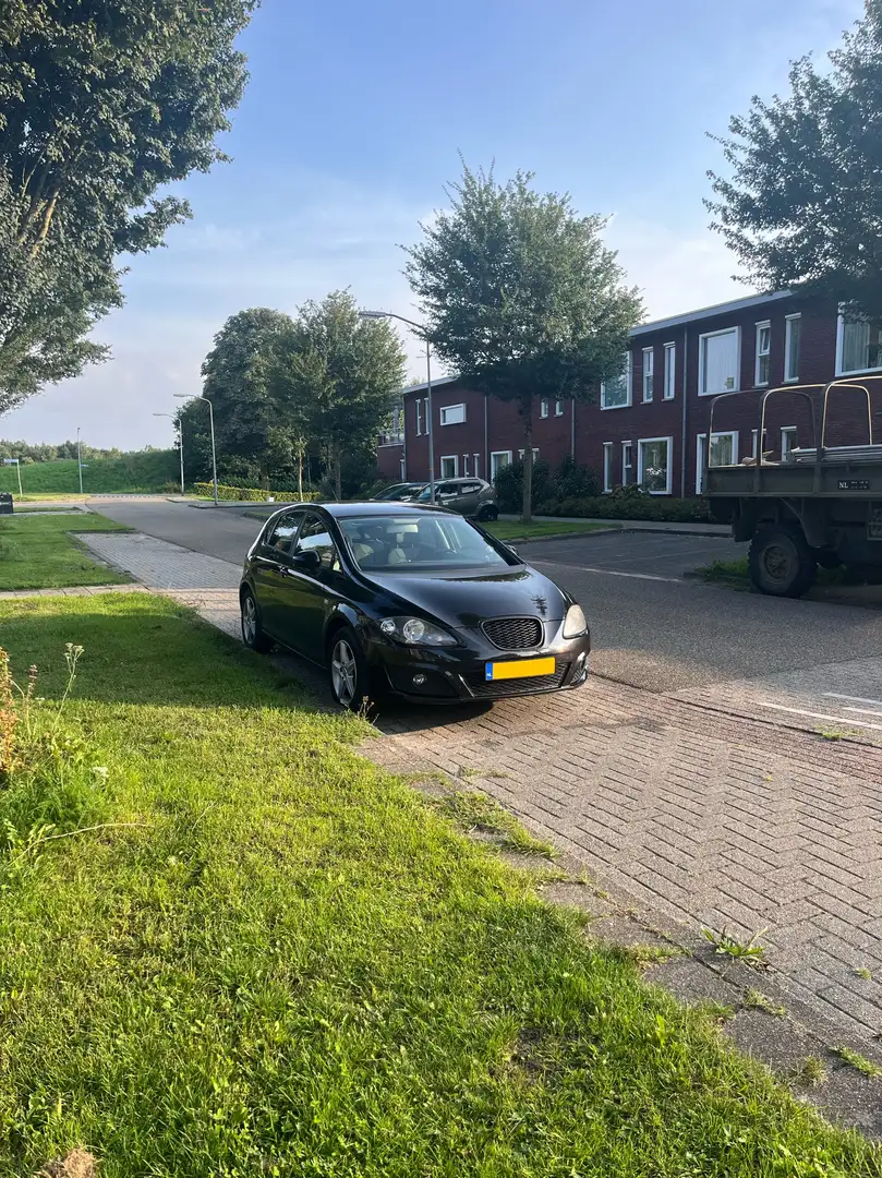 SEAT Leon 1.4 TSI Style Czarny - 1