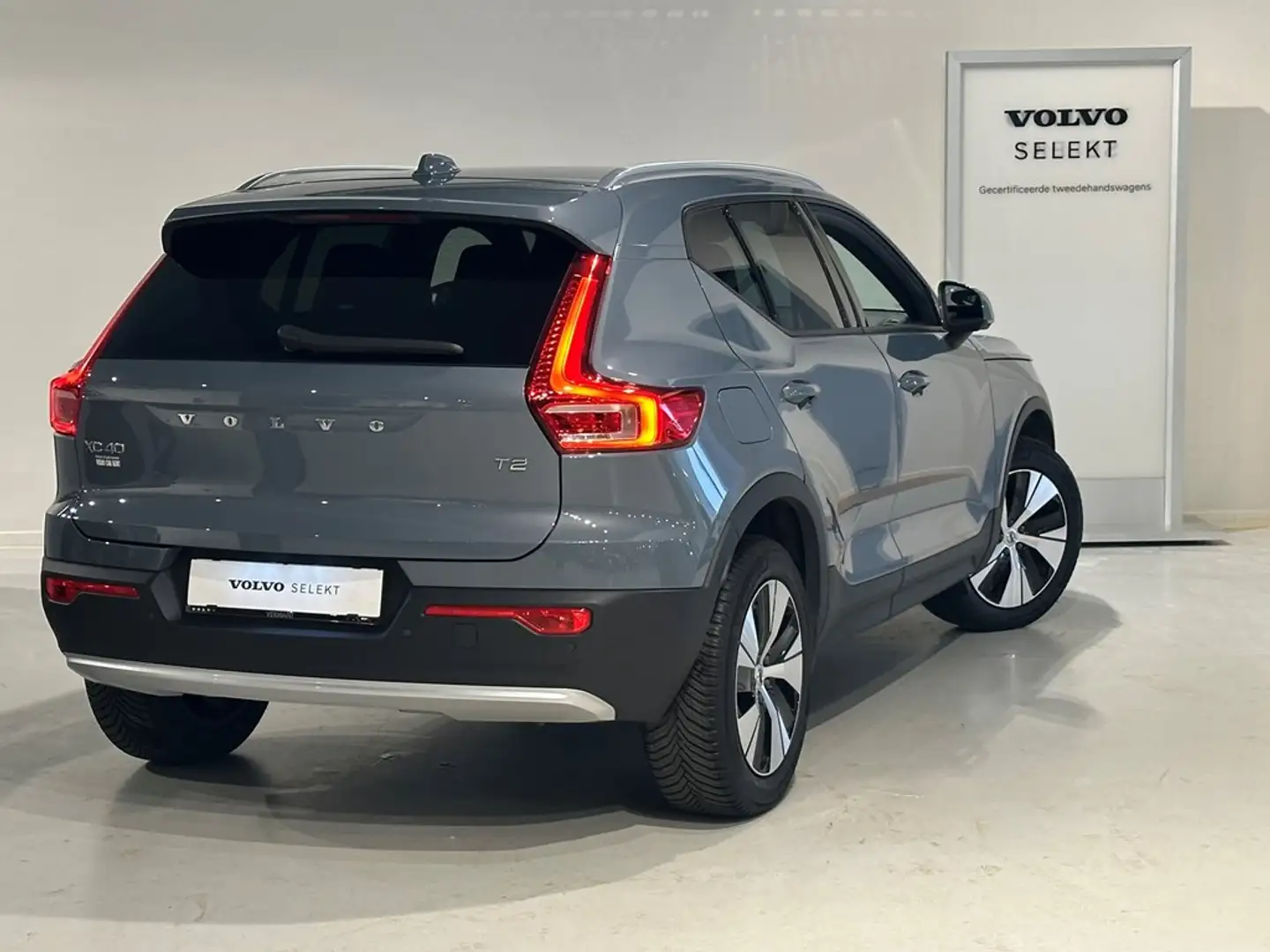Volvo XC40 T2 Automaat Grijs - 2