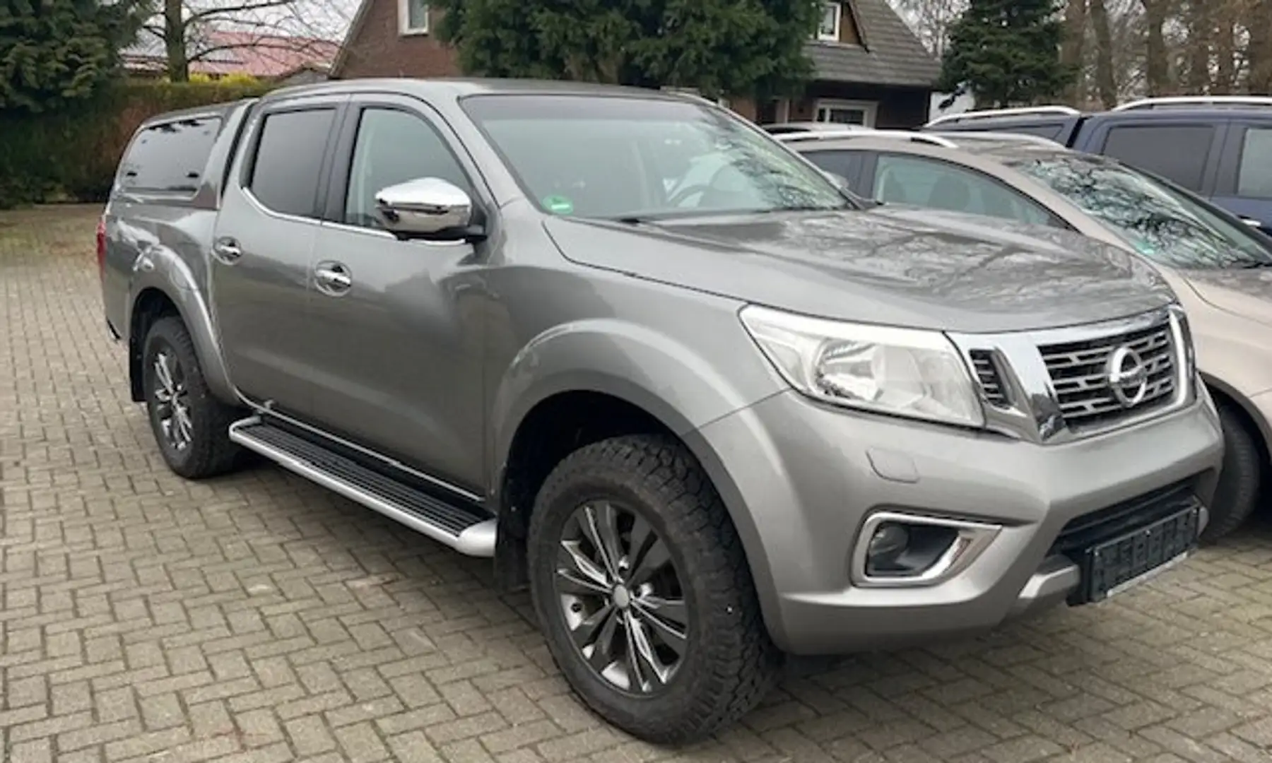 Nissan NP300 N-Connecta Double Cab 4x4 Gris - 2