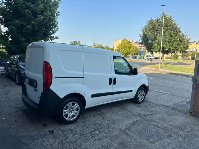 Fiat Doblo view 4