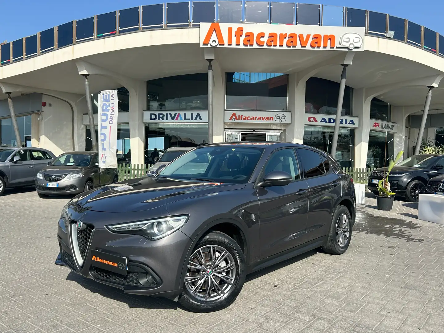 Alfa Romeo Stelvio Stelvio 2.2 t Business Q4 210cv auto Grigio - 1