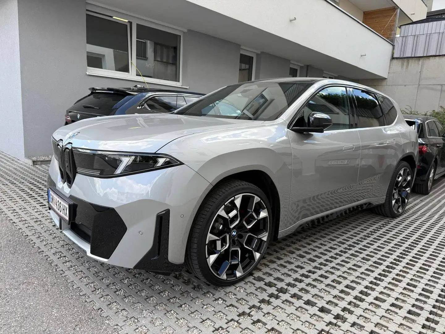 BMW iX3 iX3 50 xDrive 108,7kWh Msport vollehütte Silber - 1
