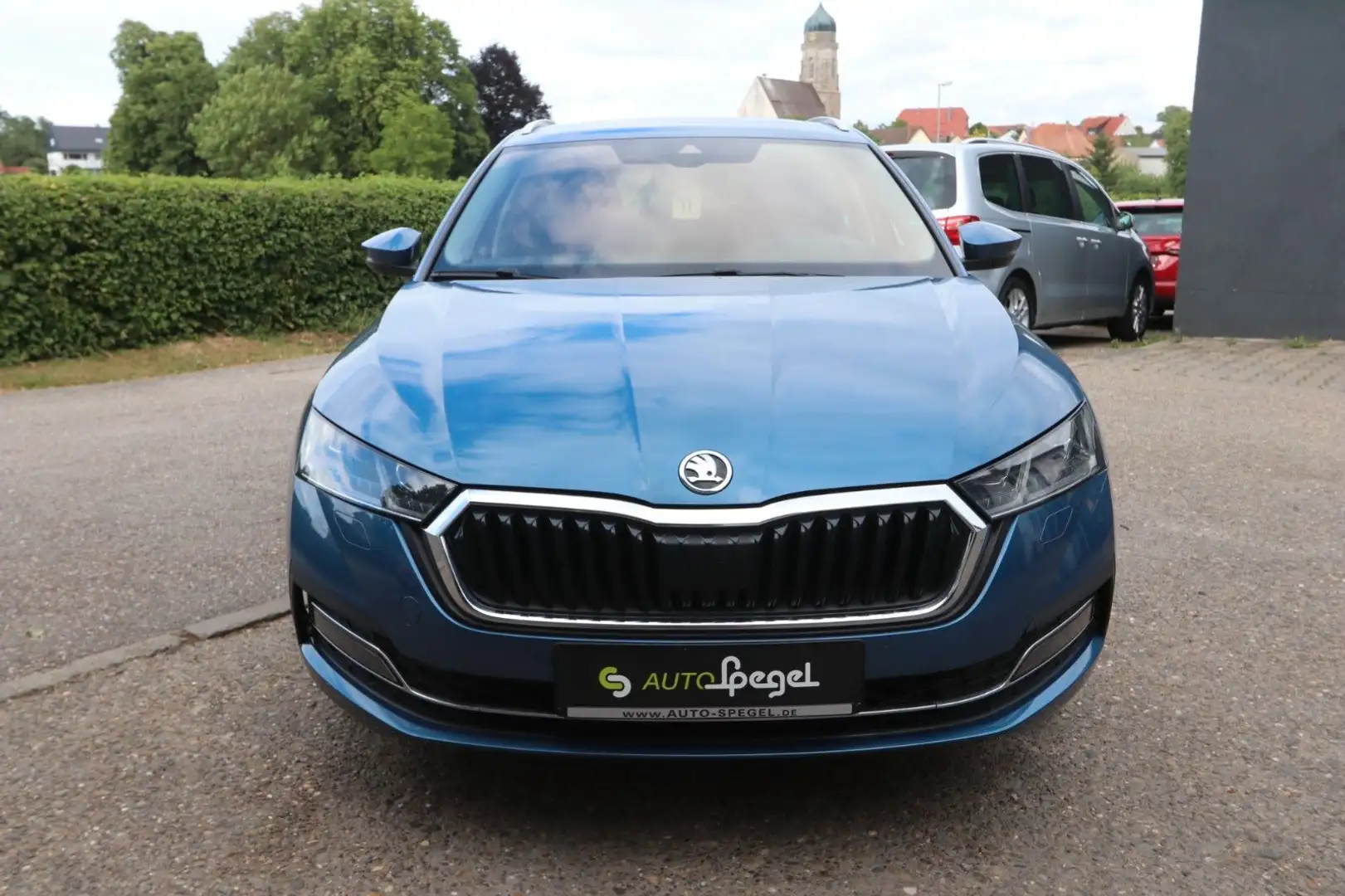 Skoda Octavia Combi First Edition Navi LED AHK Kamera Blau - 2
