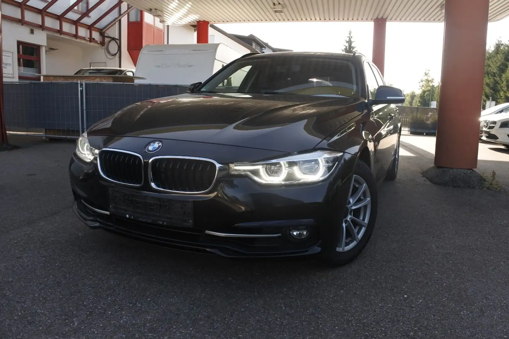 BMW 320 i Baureihe 3 Touring  Sport Line/Automatik Fekete - 1
