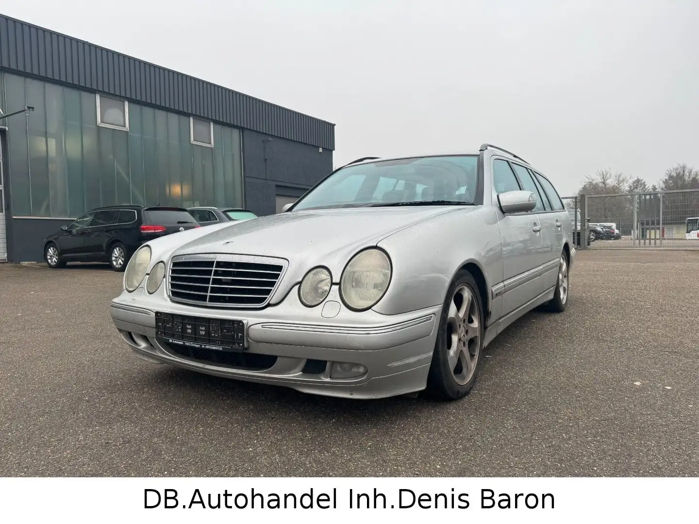 Mercedes-Benz E 270 CDI AVANTGARDE Leder Xenon Multi SHZ AHK Grau - 1