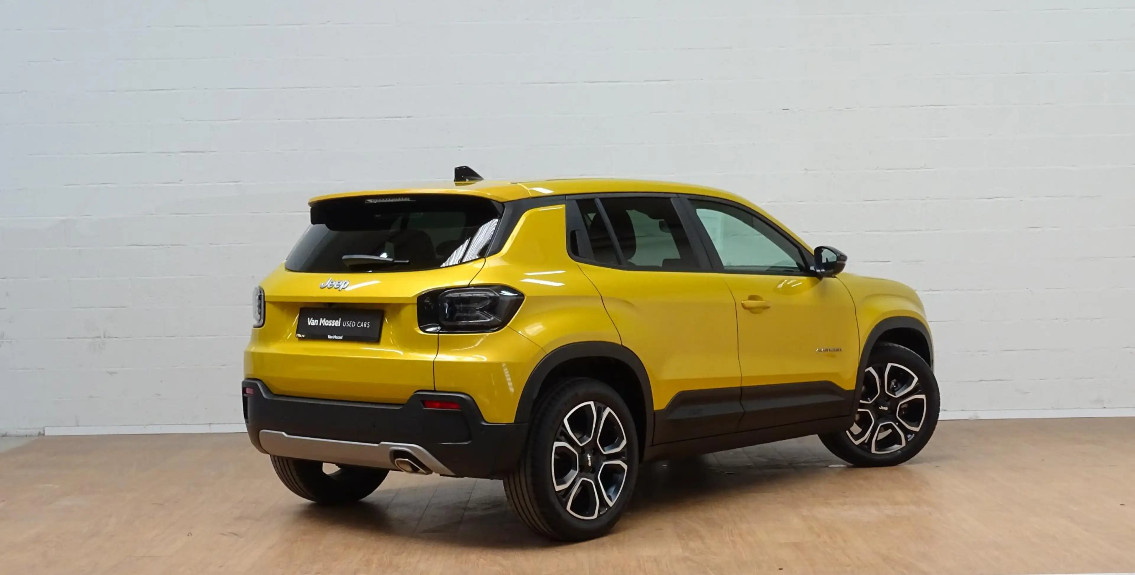 Jeep Avenger 1.2 e-Hybrid Summit — photo 3
