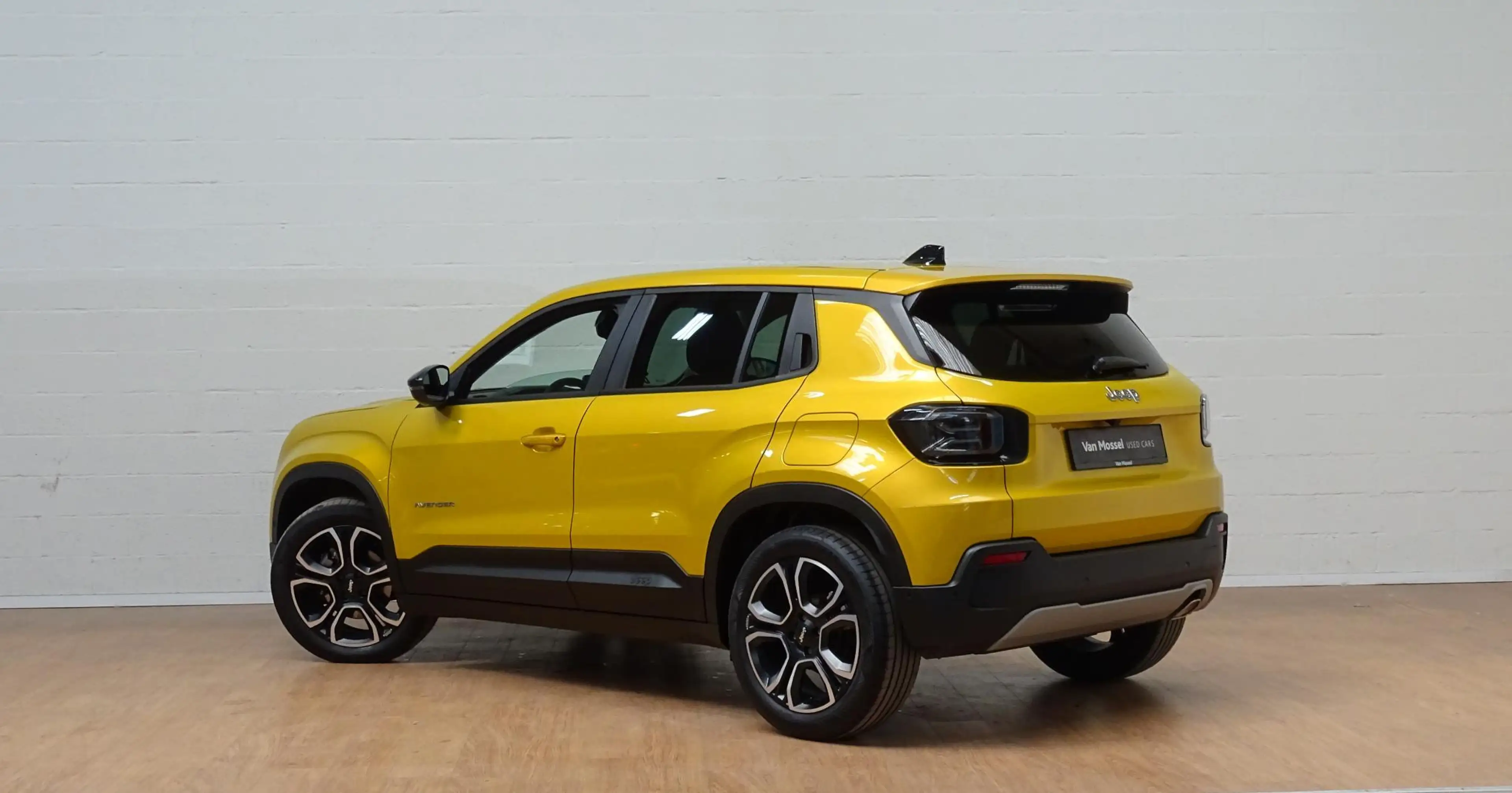 Jeep Avenger 1.2 e-Hybrid Summit — photo 4