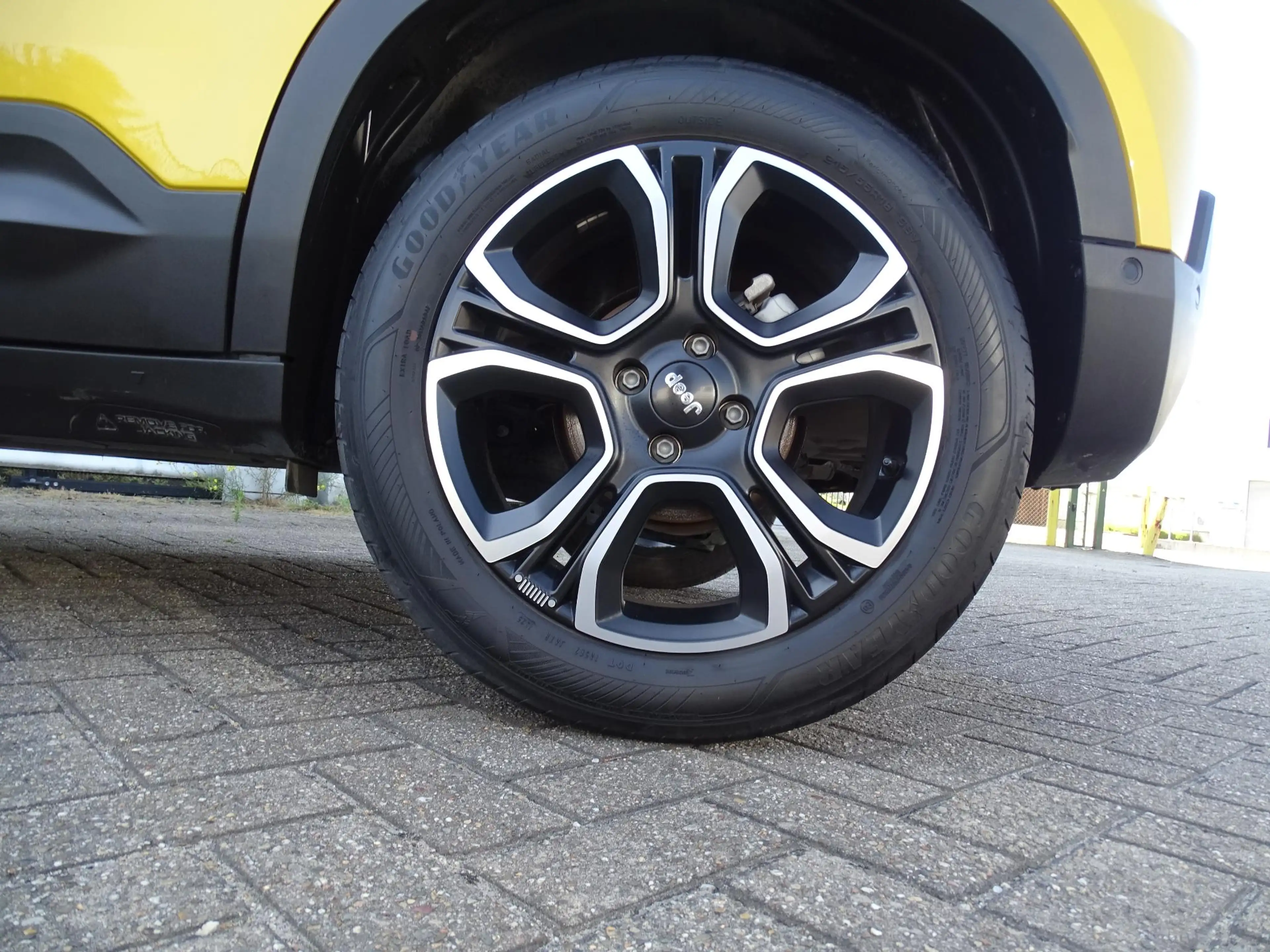 Jeep Avenger 1.2 e-Hybrid Summit — photo 11