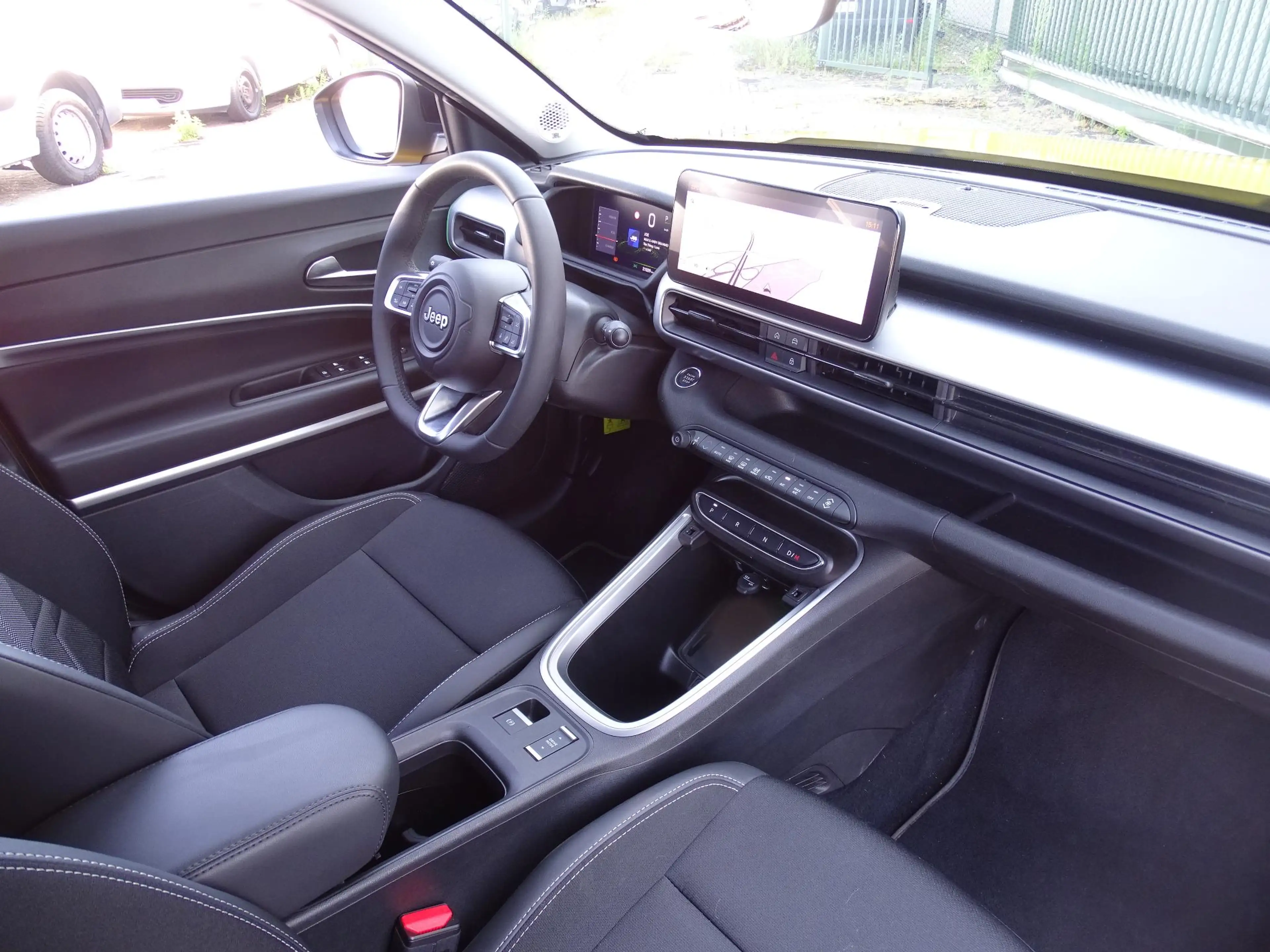 Jeep Avenger 1.2 e-Hybrid Summit — photo 15