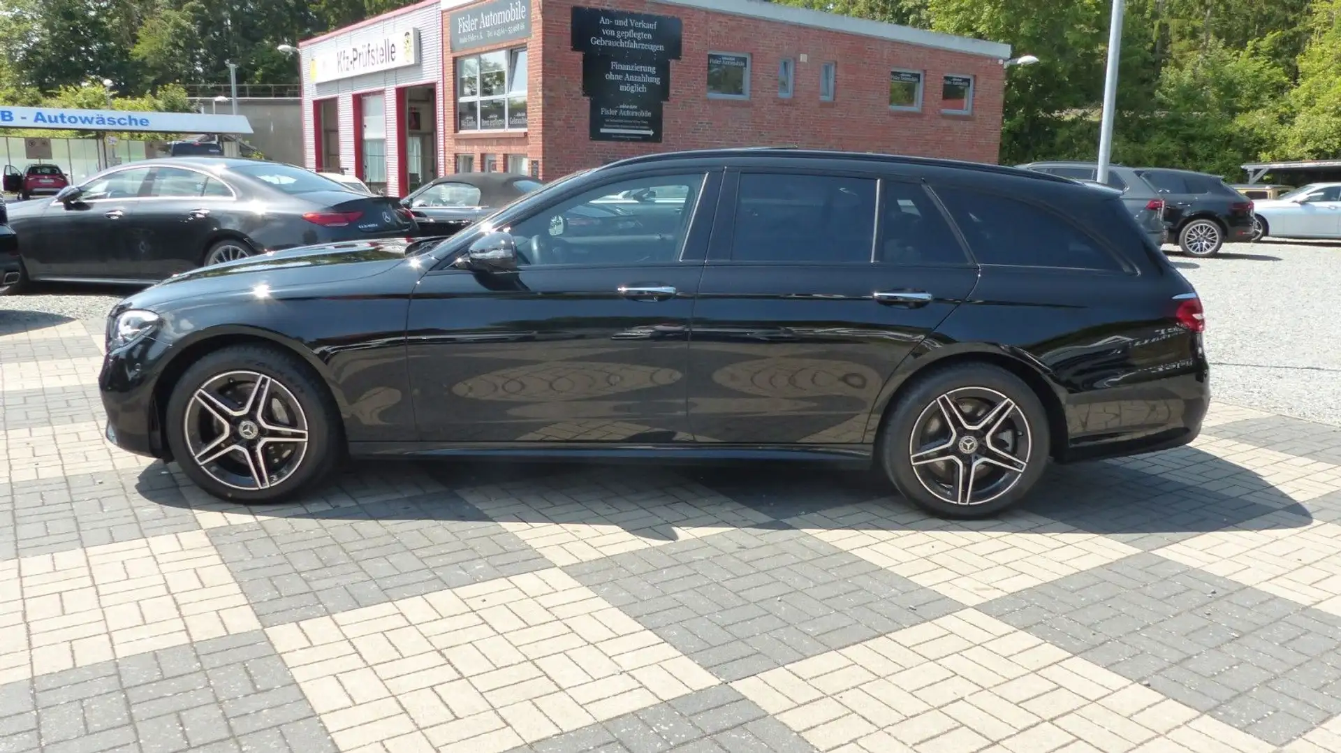 Mercedes-Benz E 300 de 4Matic AMG Night Pano AHK Sitzklima Schwarz - 2