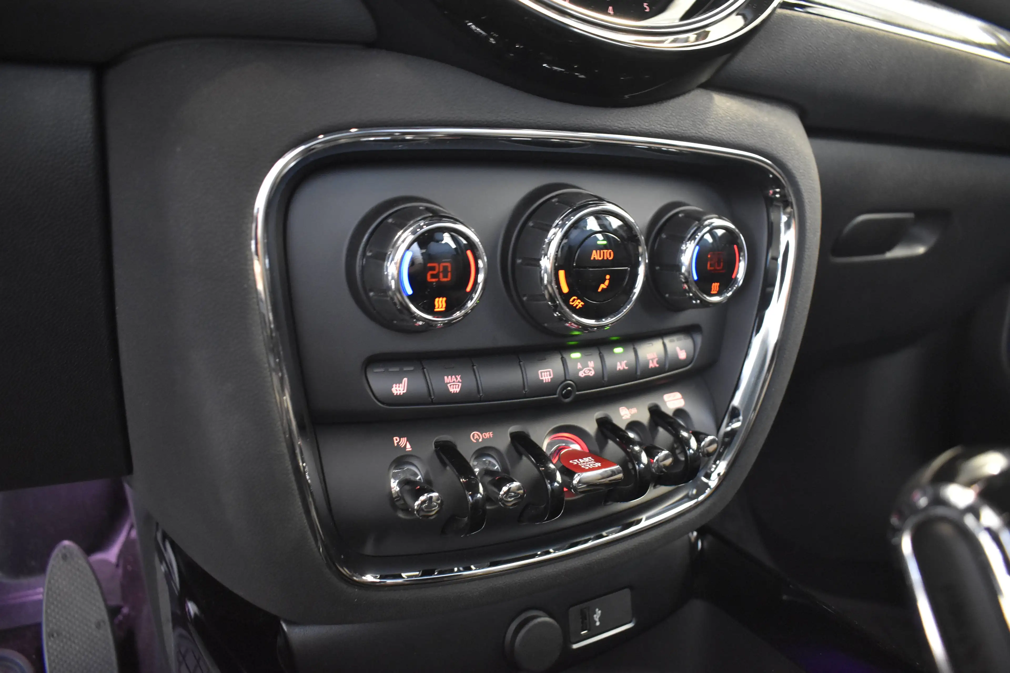 MINI Cooper Clubman COMFORT ACCESS, CARPLAY, LED, 18" INCH — photo 15