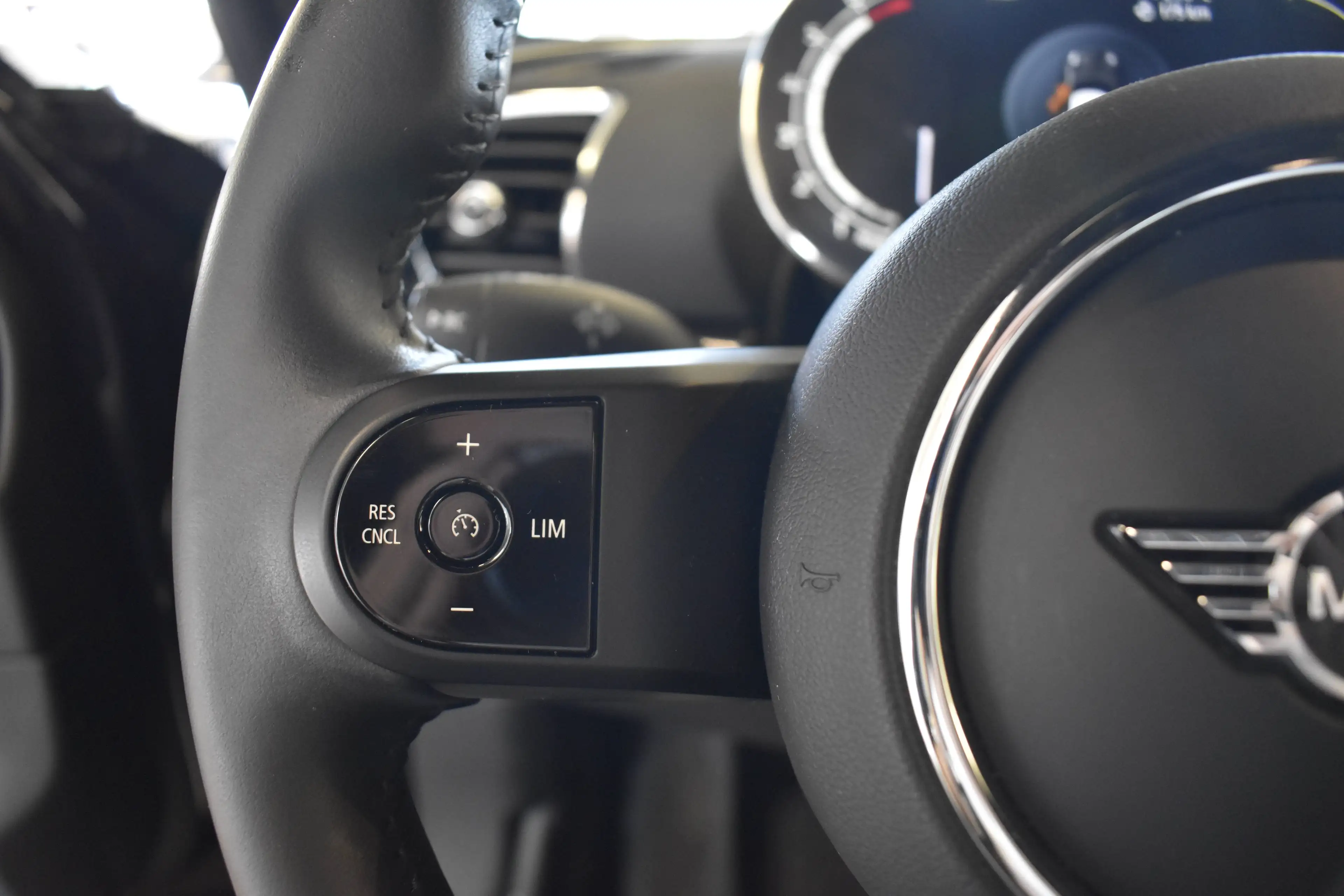 MINI Cooper Clubman COMFORT ACCESS, CARPLAY, LED, 18" INCH — photo 12