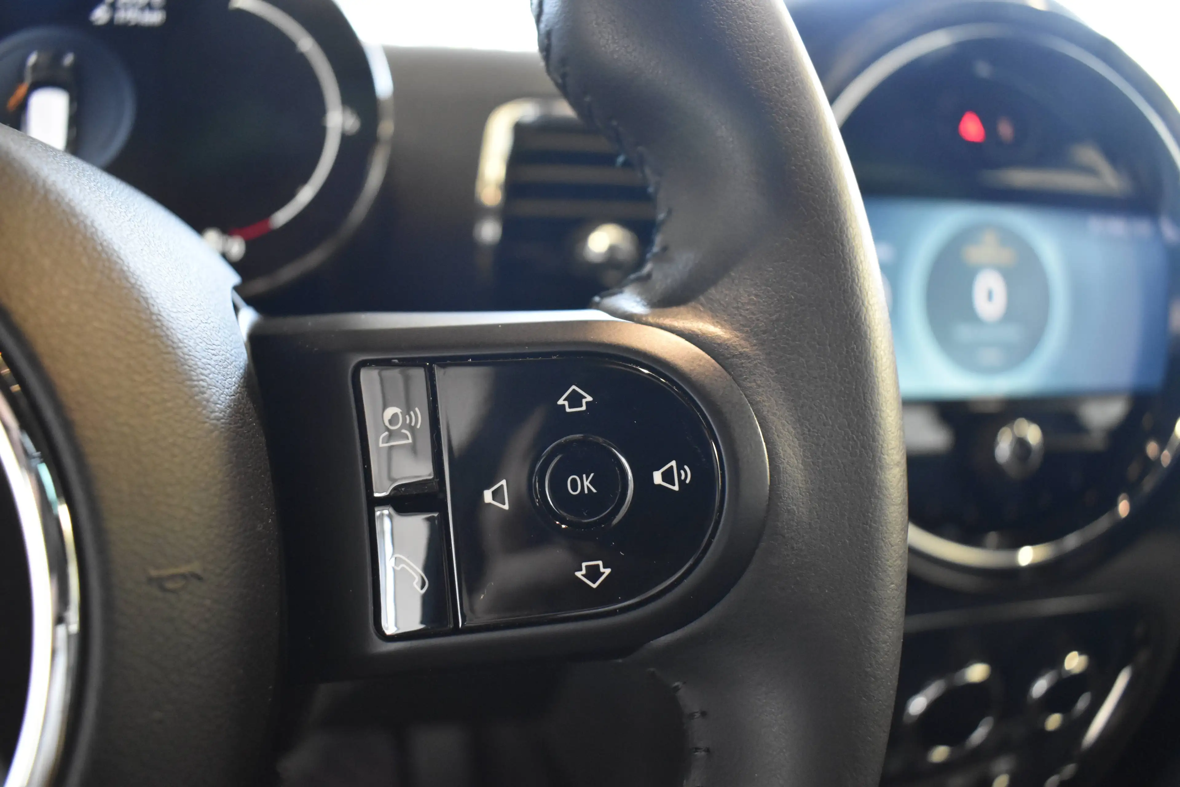 MINI Cooper Clubman COMFORT ACCESS, CARPLAY, LED, 18" INCH — photo 11