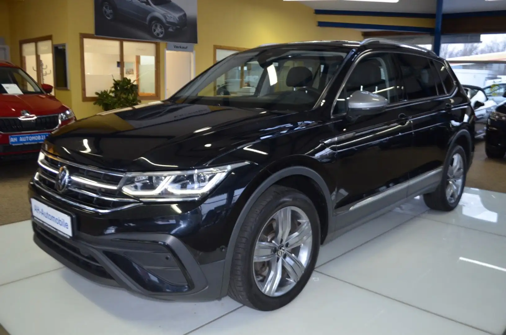 Volkswagen Tiguan Allspace Life 4Motion XENON / NAVI /LEDER Schwarz - 1