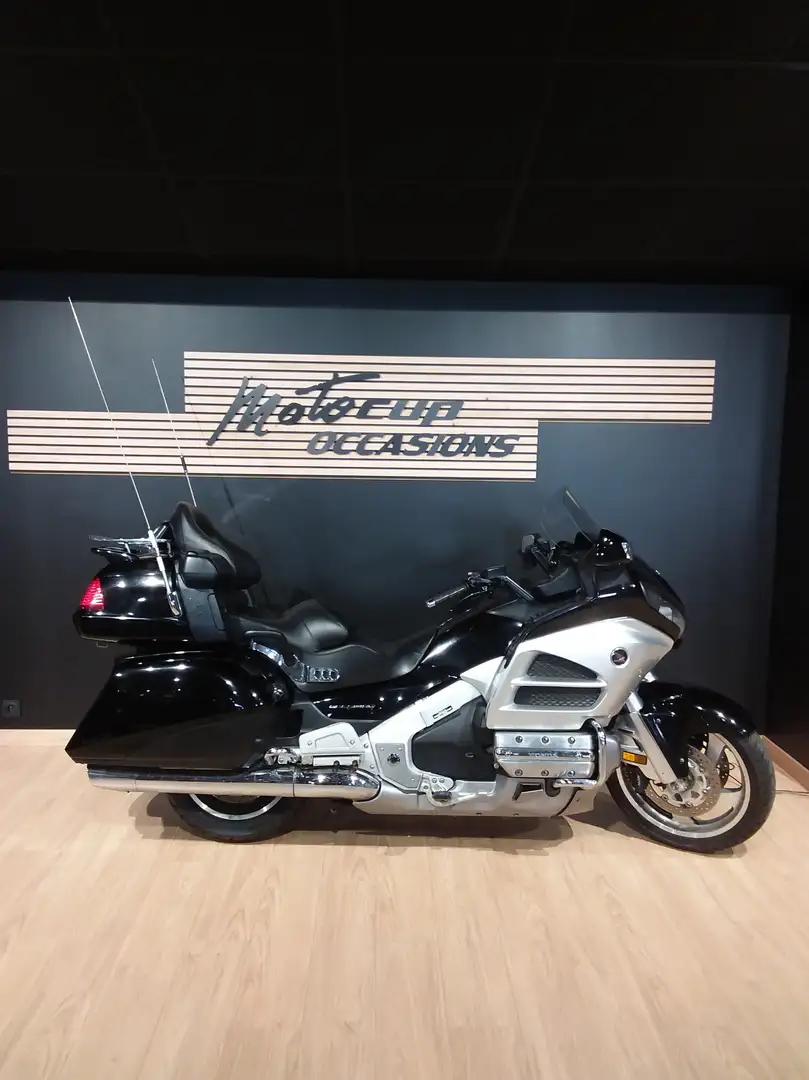 Honda Gold Wing Negro - 1