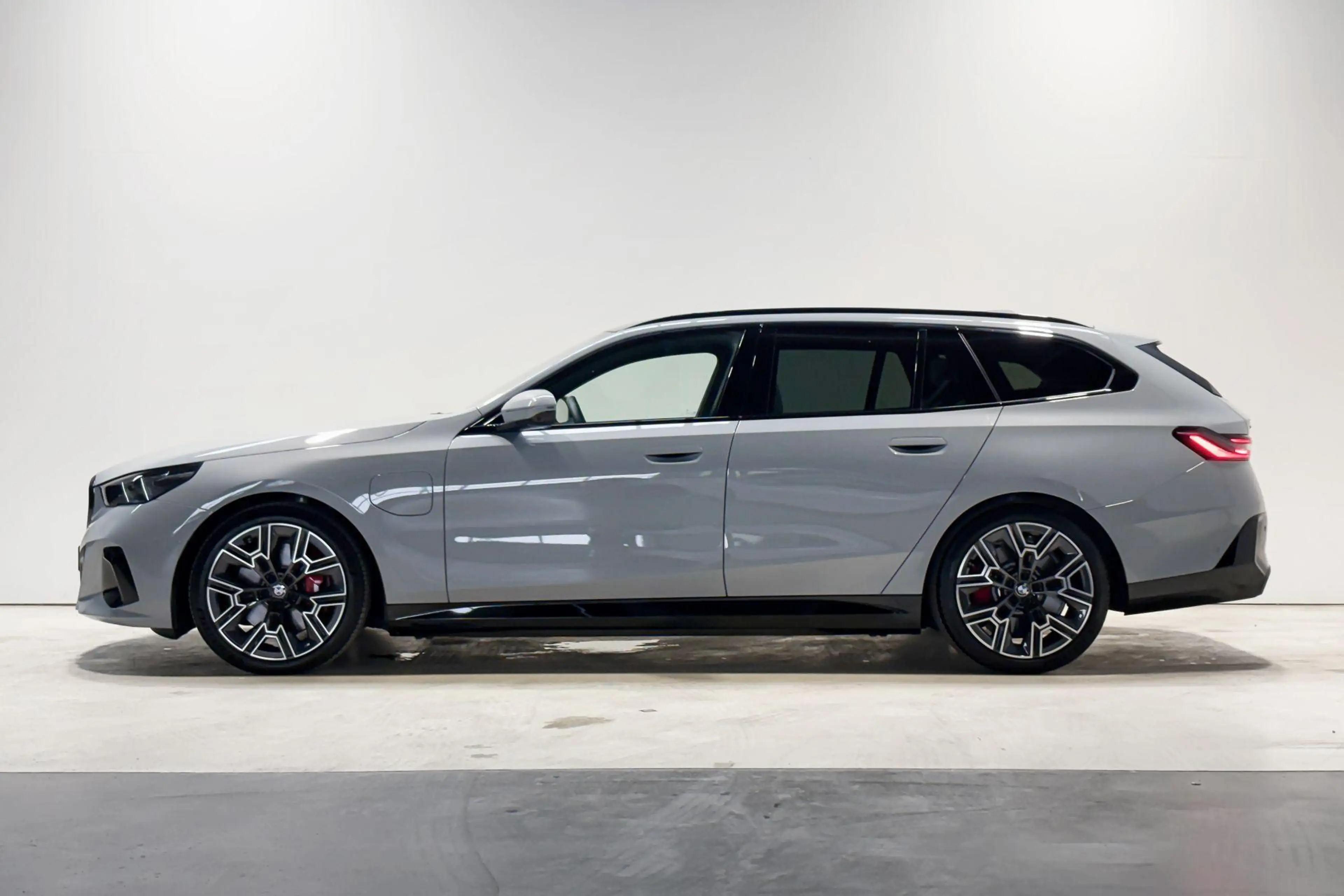 BMW 550 5 Serie Touring 550e xDrive - Verwacht: oktober 20 — photo 2