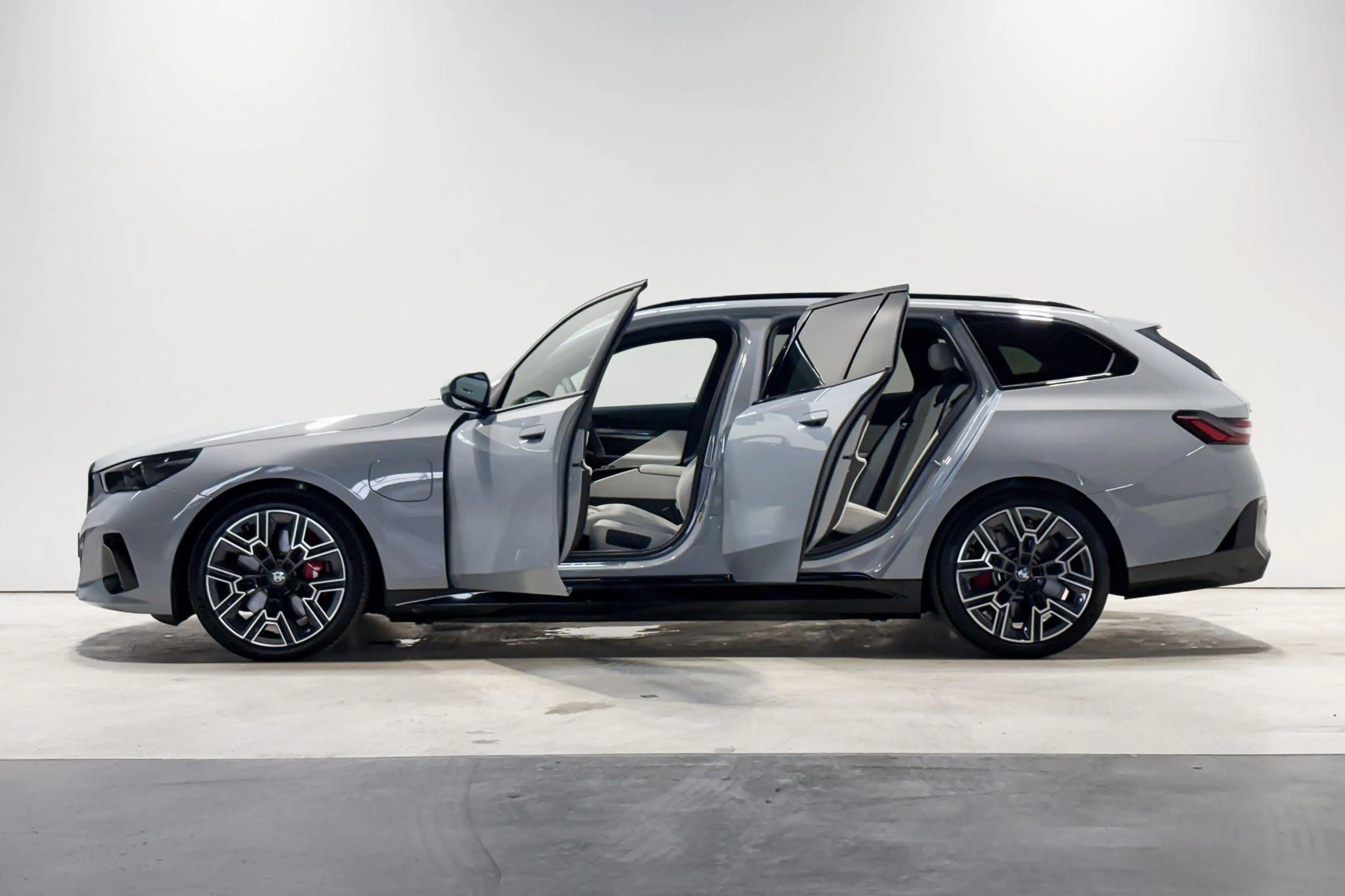 BMW 550 5 Serie Touring 550e xDrive - Verwacht: oktober 20 — photo 3