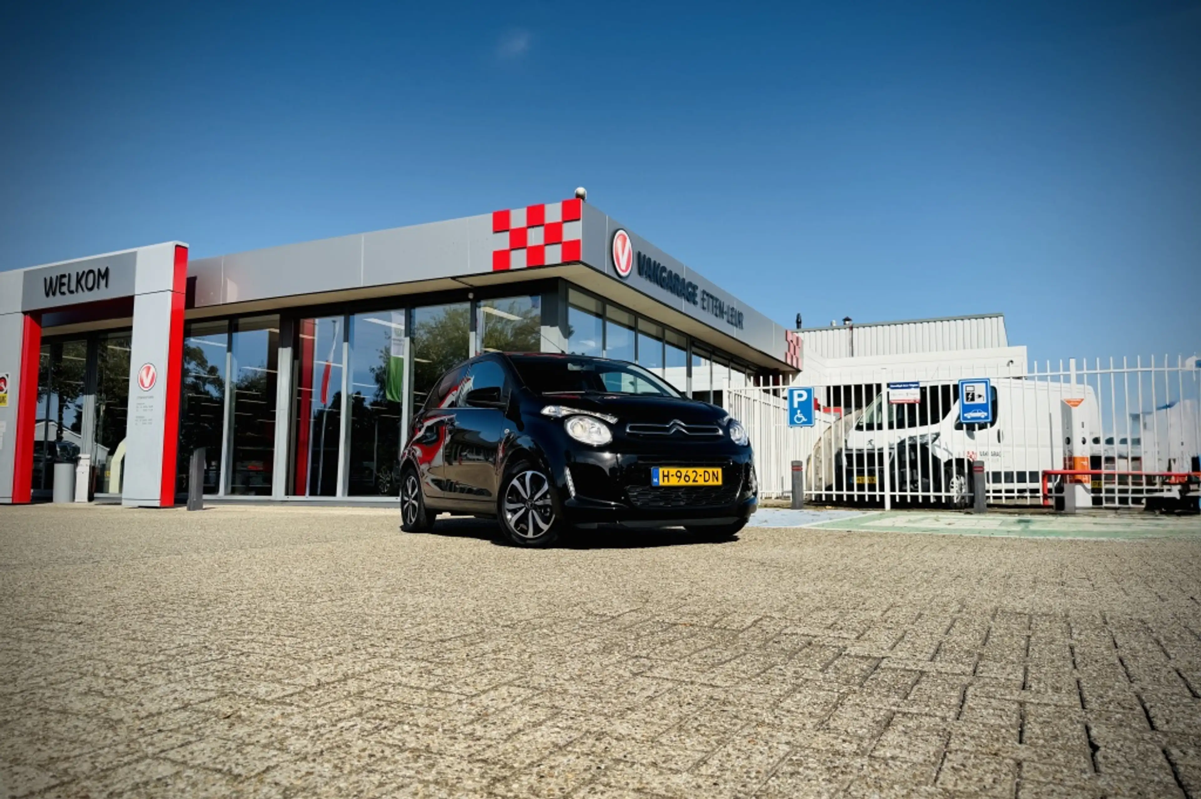 Citroen C1 1.0 VTi Shine | CAMERA | CARPLAY + ANDROID | CLIMA — photo 2
