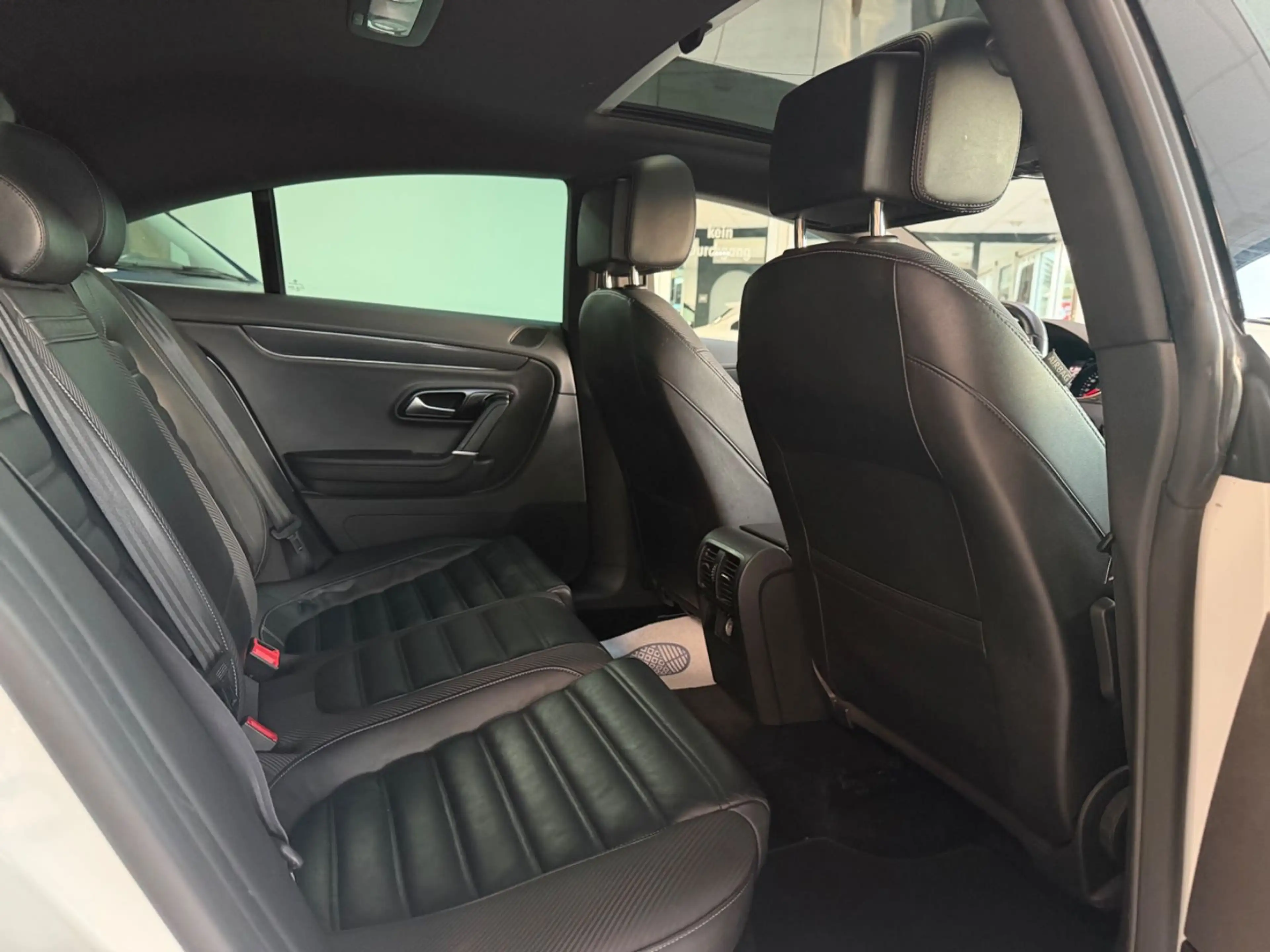 Volkswagen CC 2.0 TDI Dynamic Black R Line PANO KAMERA DCC — photo 11