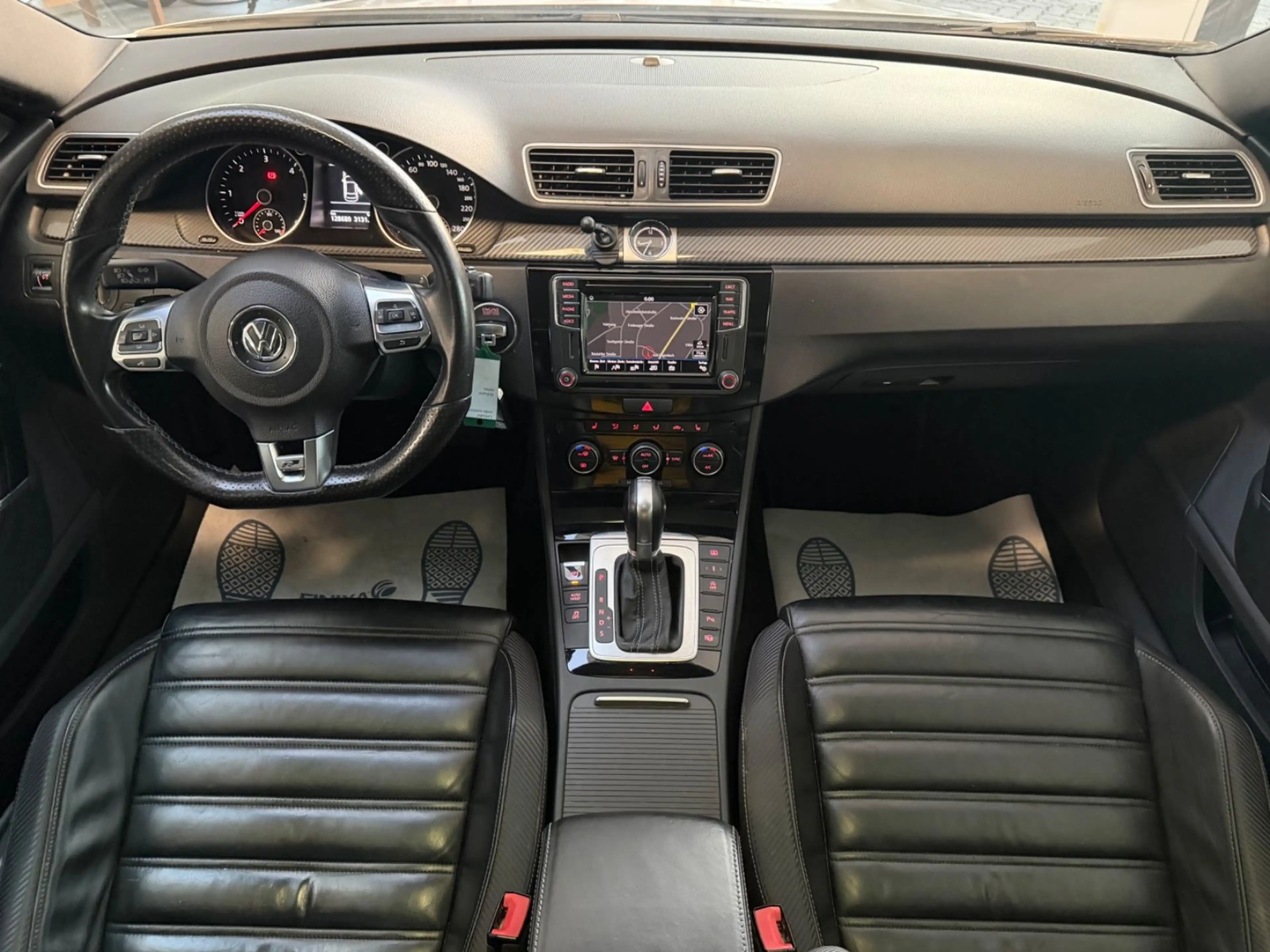 Volkswagen CC 2.0 TDI Dynamic Black R Line PANO KAMERA DCC — photo 12