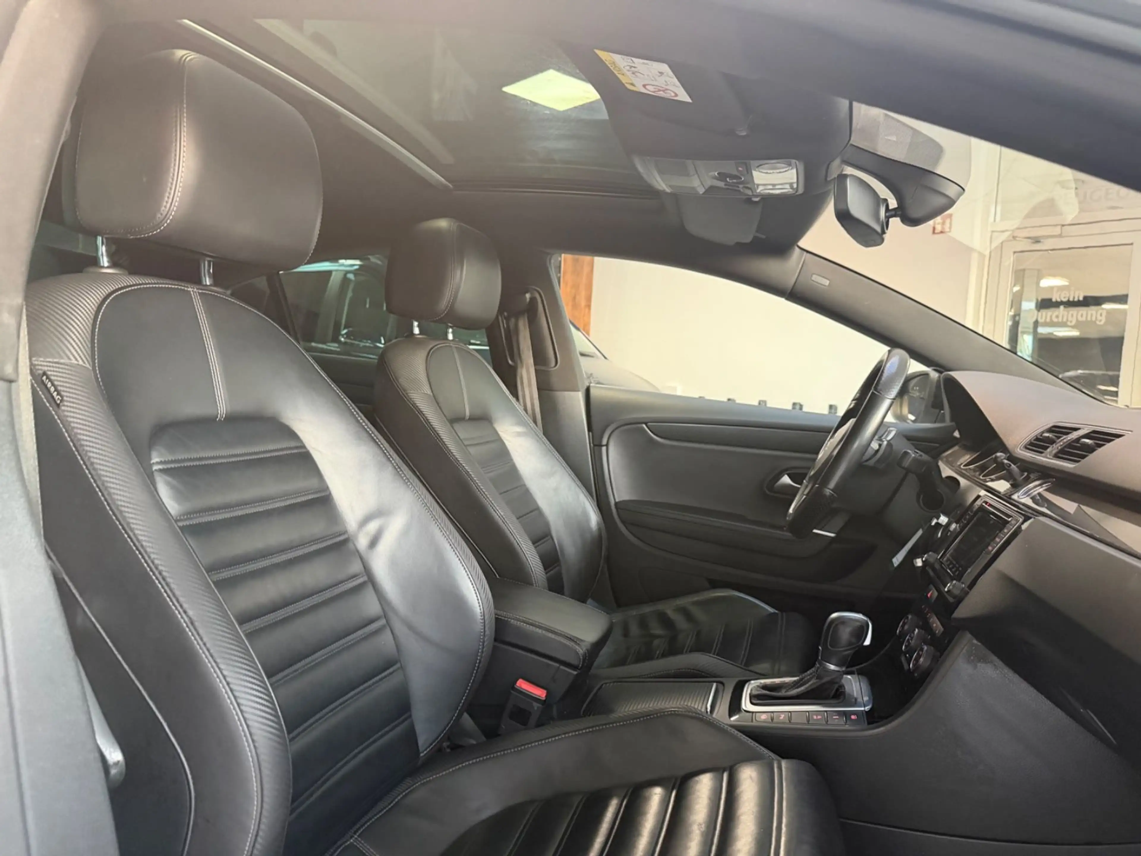 Volkswagen CC 2.0 TDI Dynamic Black R Line PANO KAMERA DCC — photo 17
