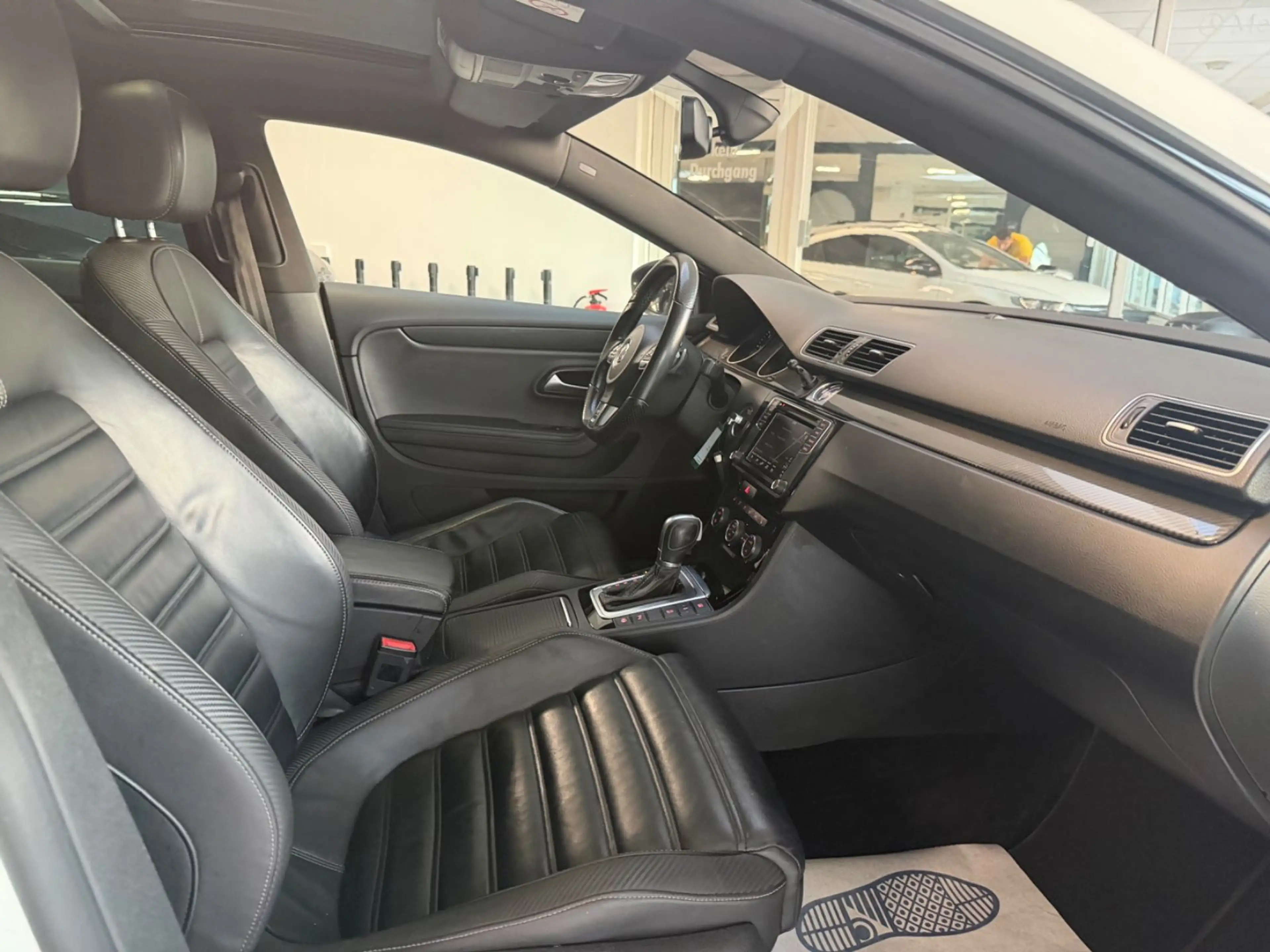 Volkswagen CC 2.0 TDI Dynamic Black R Line PANO KAMERA DCC — photo 15