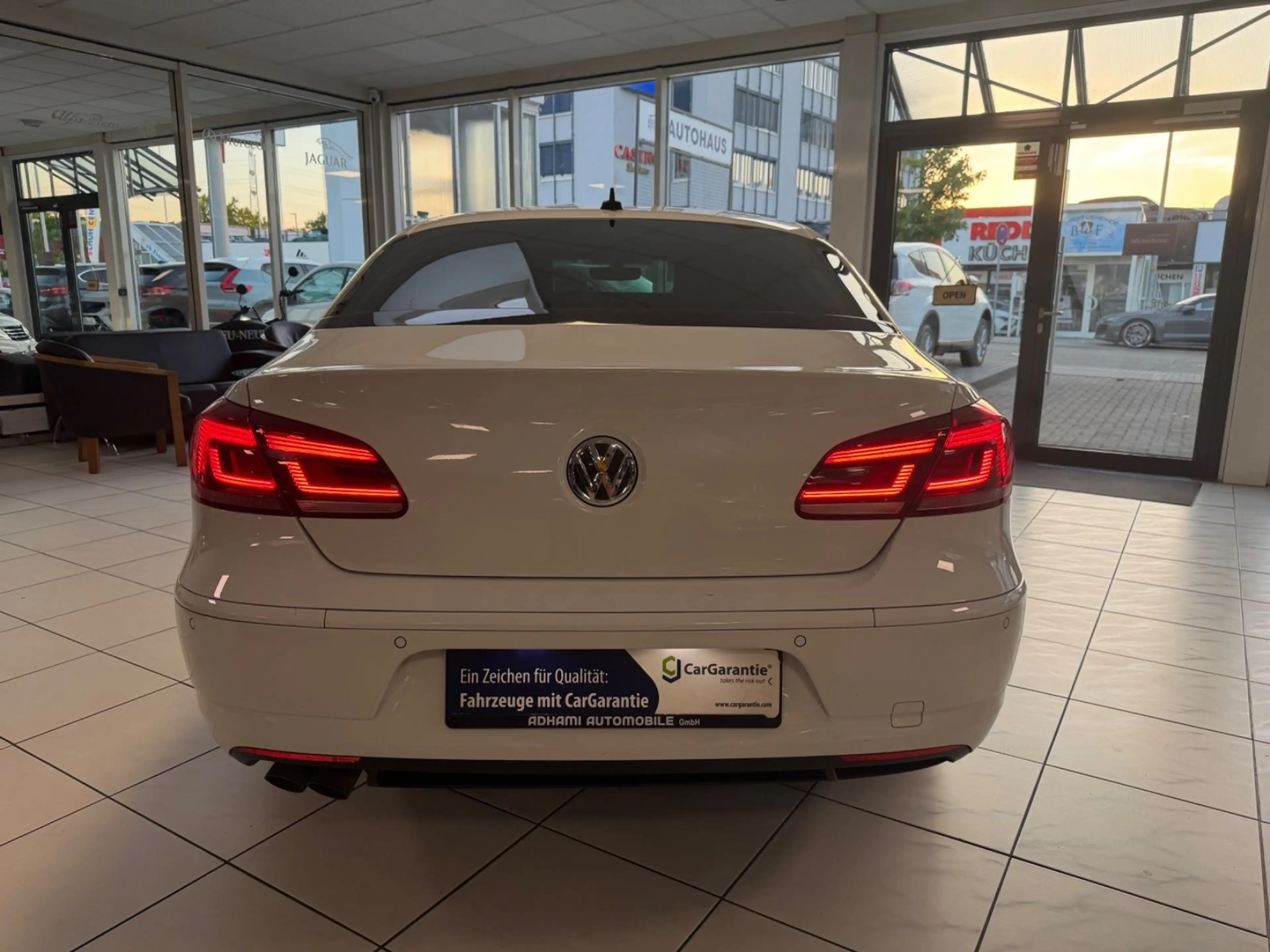 Volkswagen CC 2.0 TDI Dynamic Black R Line PANO KAMERA DCC — photo 6