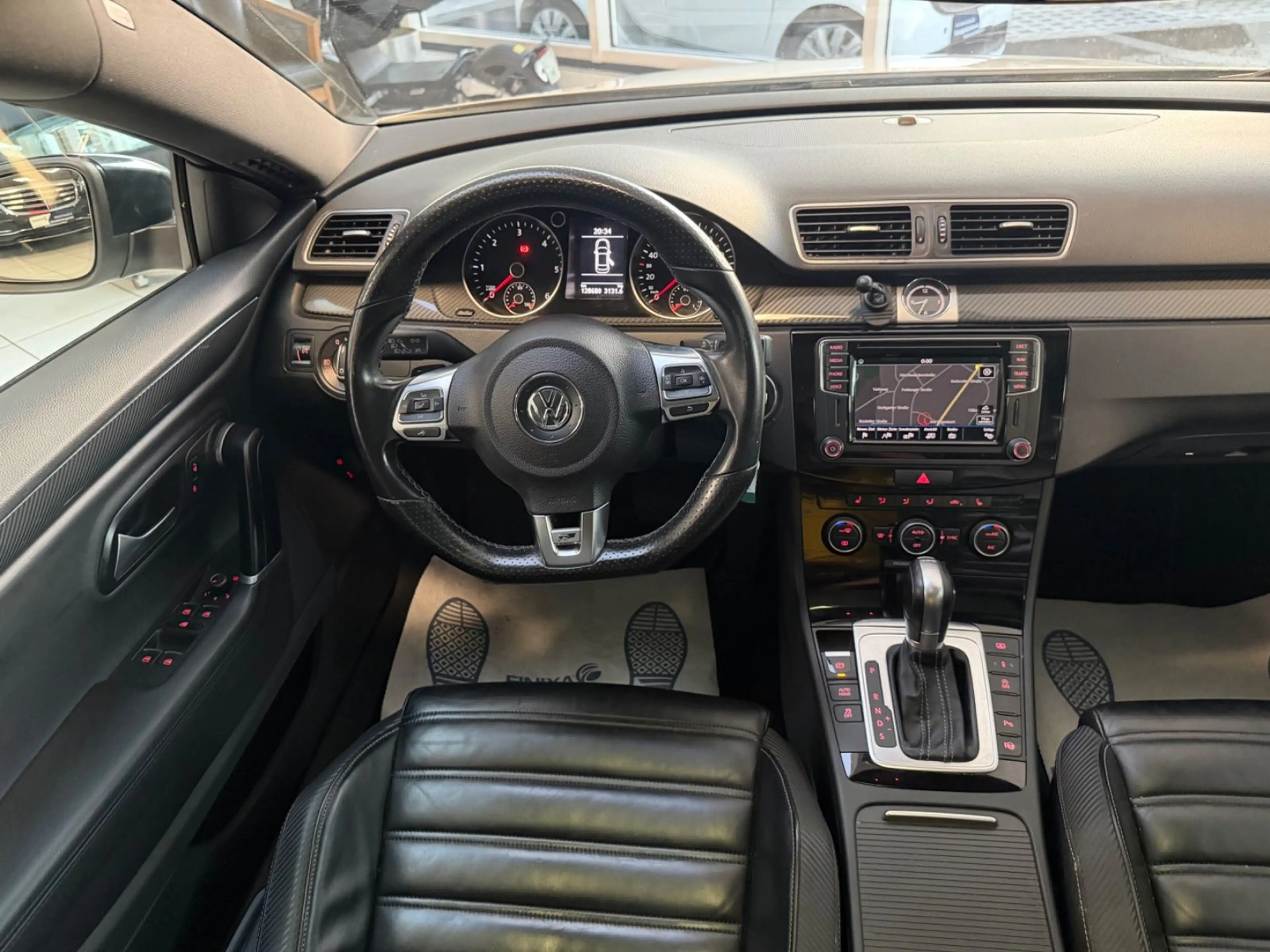Volkswagen CC 2.0 TDI Dynamic Black R Line PANO KAMERA DCC — photo 13