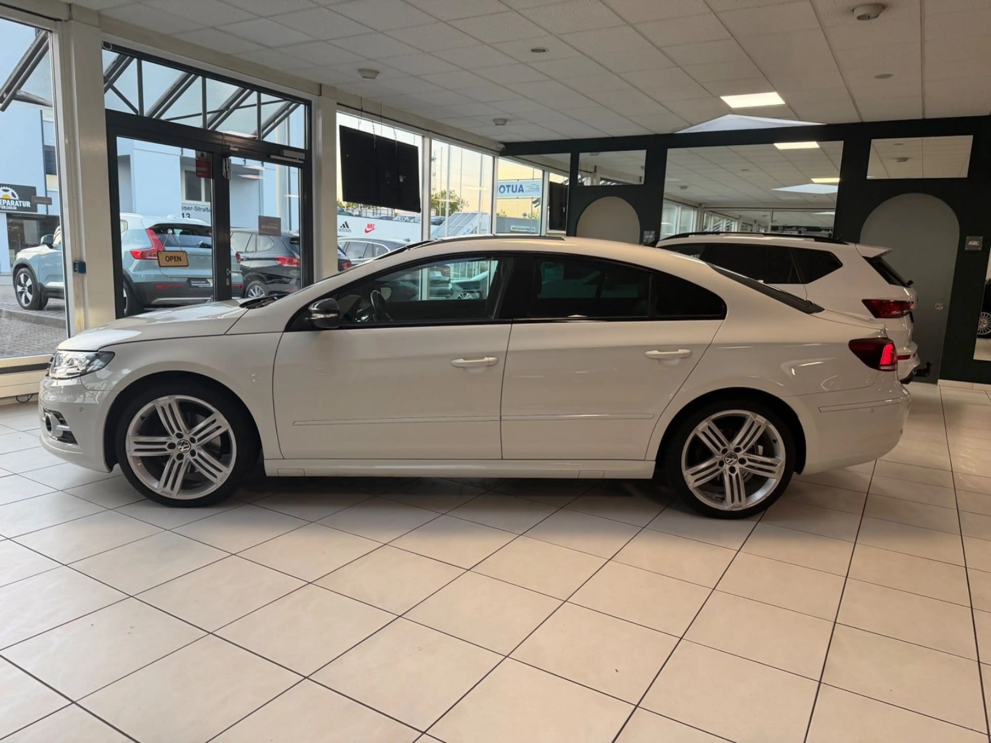 Volkswagen CC 2.0 TDI Dynamic Black R Line PANO KAMERA DCC — photo 8