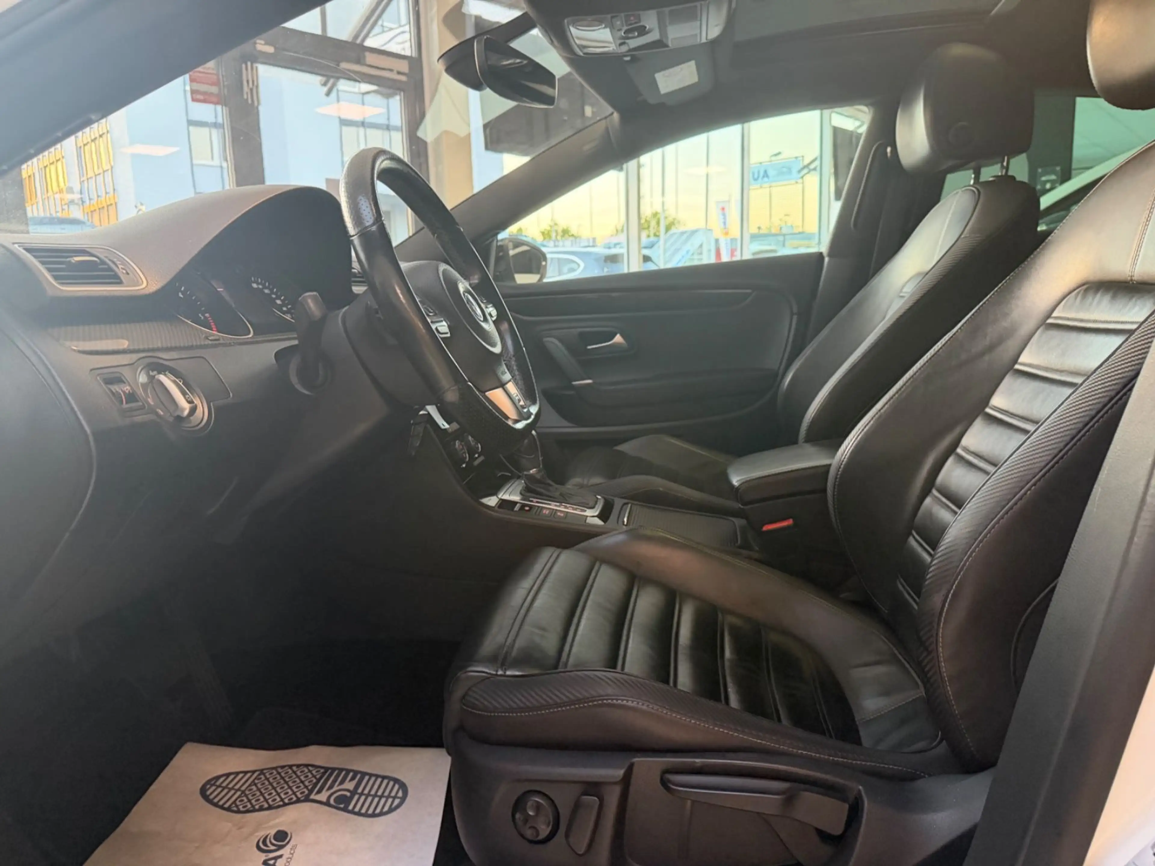 Volkswagen CC 2.0 TDI Dynamic Black R Line PANO KAMERA DCC — photo 19