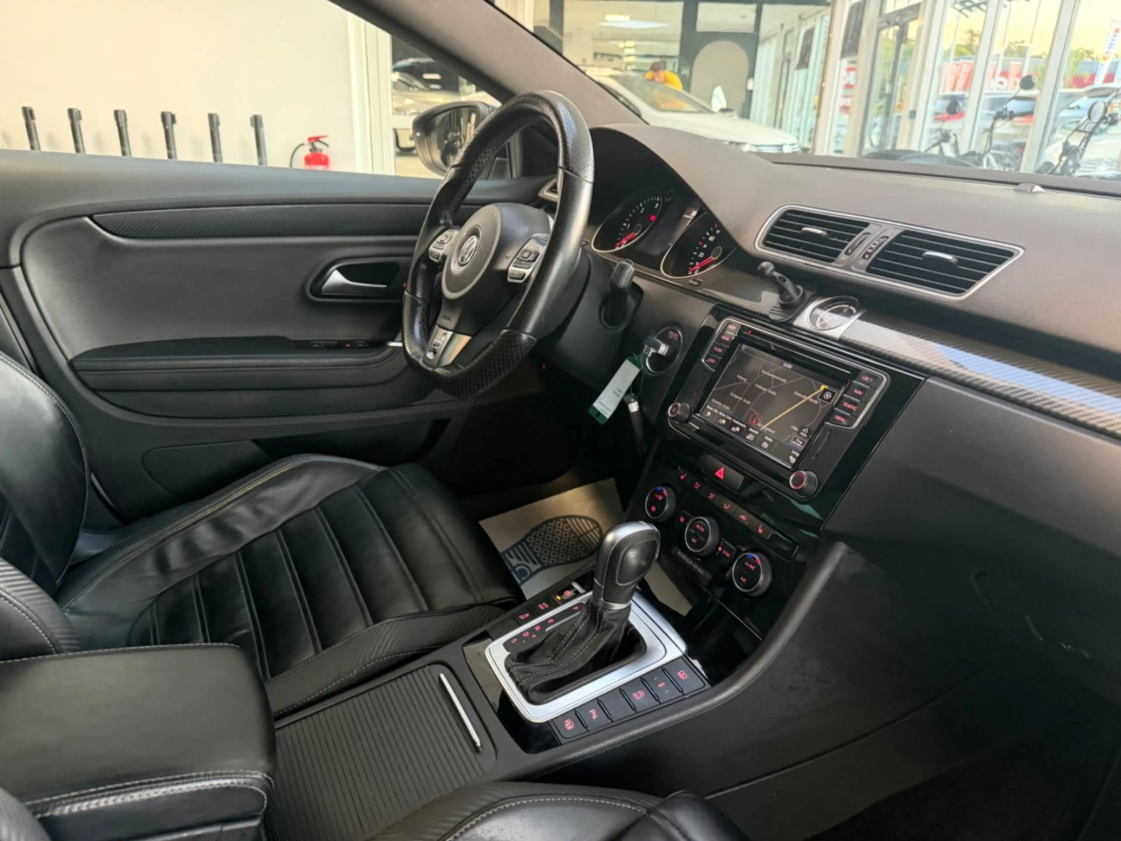 Volkswagen CC 2.0 TDI Dynamic Black R Line PANO KAMERA DCC — photo 14