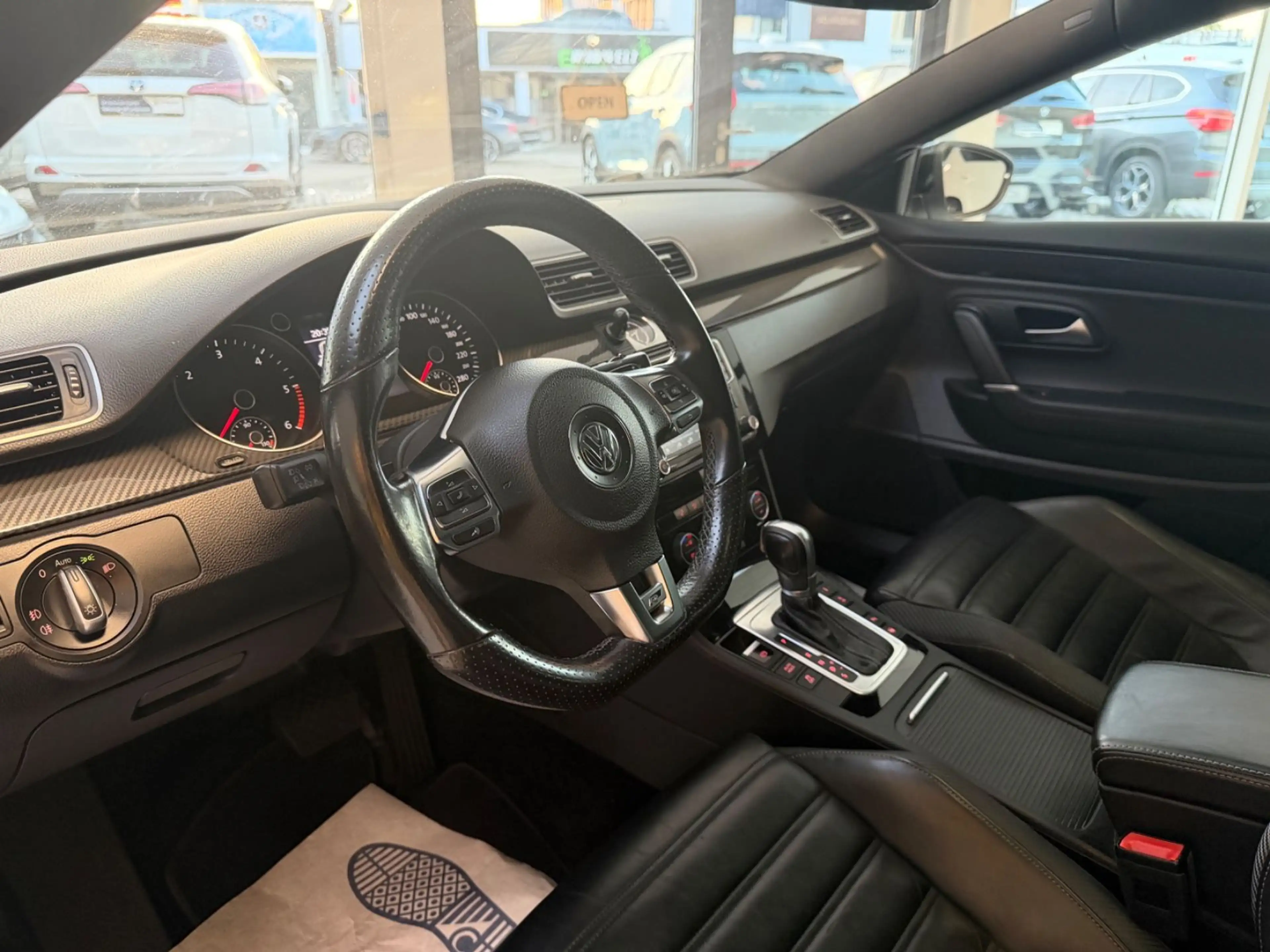 Volkswagen CC 2.0 TDI Dynamic Black R Line PANO KAMERA DCC — photo 18