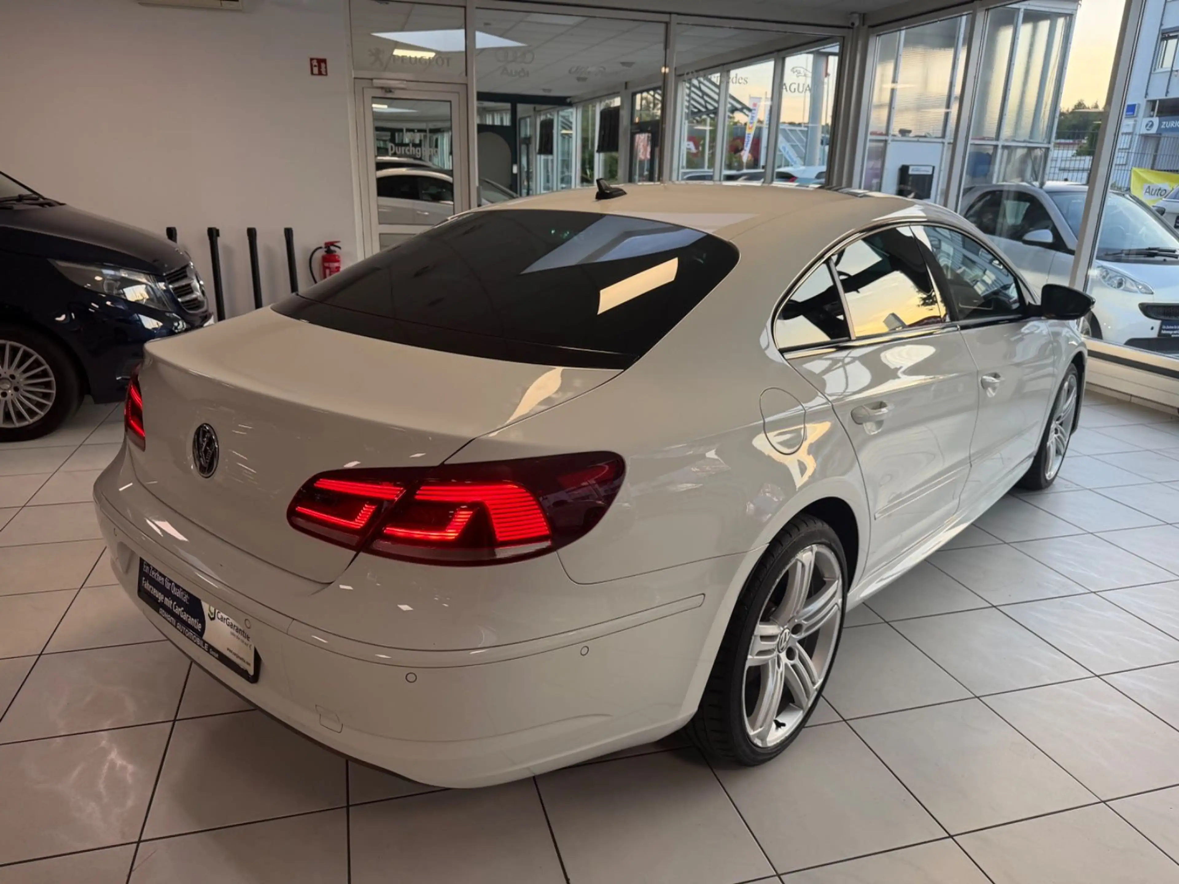 Volkswagen CC 2.0 TDI Dynamic Black R Line PANO KAMERA DCC — photo 5