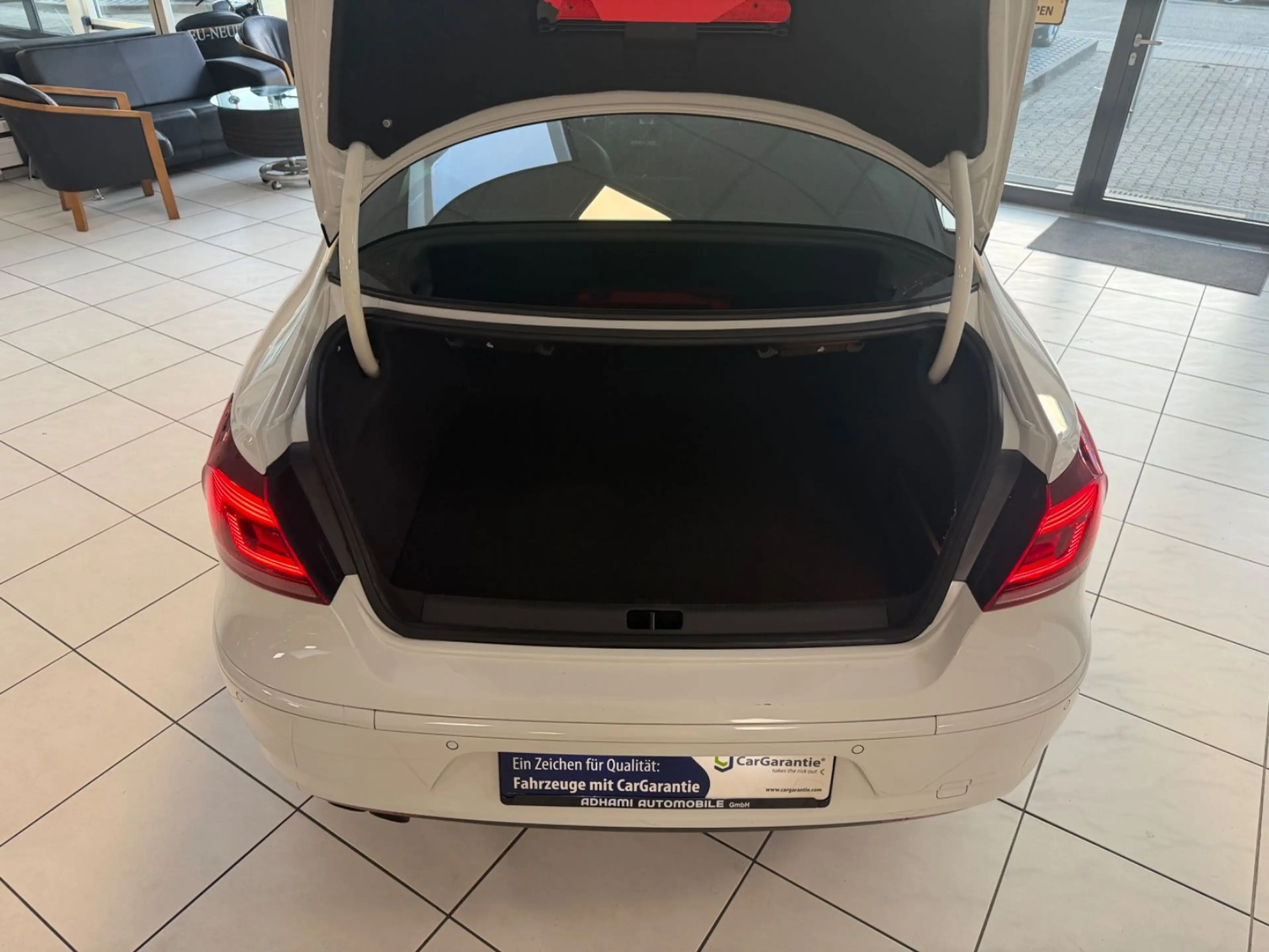 Volkswagen CC 2.0 TDI Dynamic Black R Line PANO KAMERA DCC — photo 10