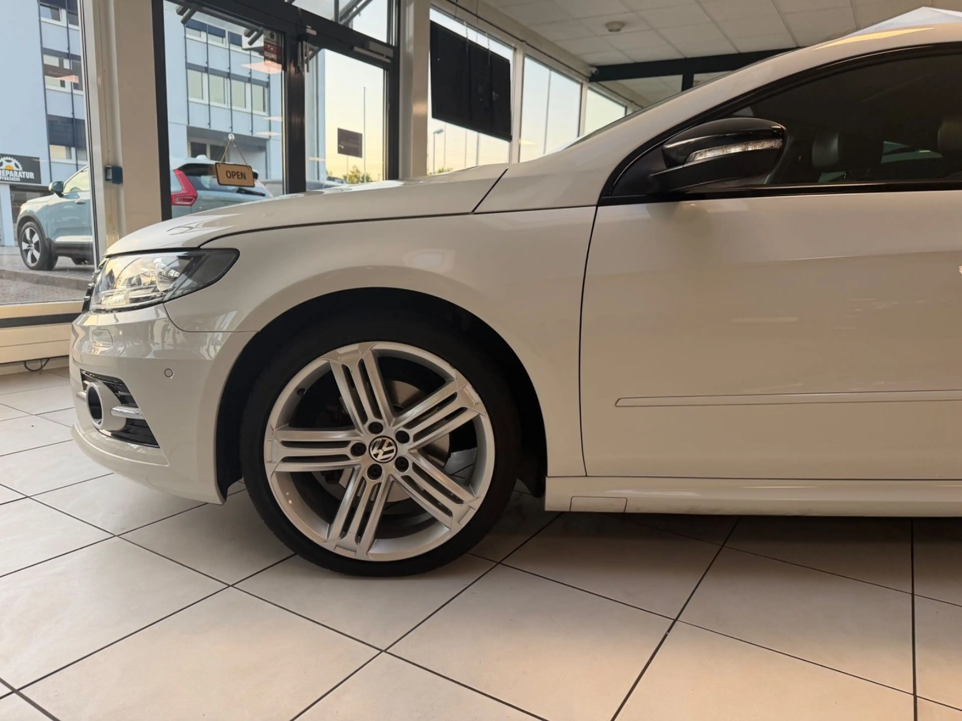 Volkswagen CC 2.0 TDI Dynamic Black R Line PANO KAMERA DCC — photo 9