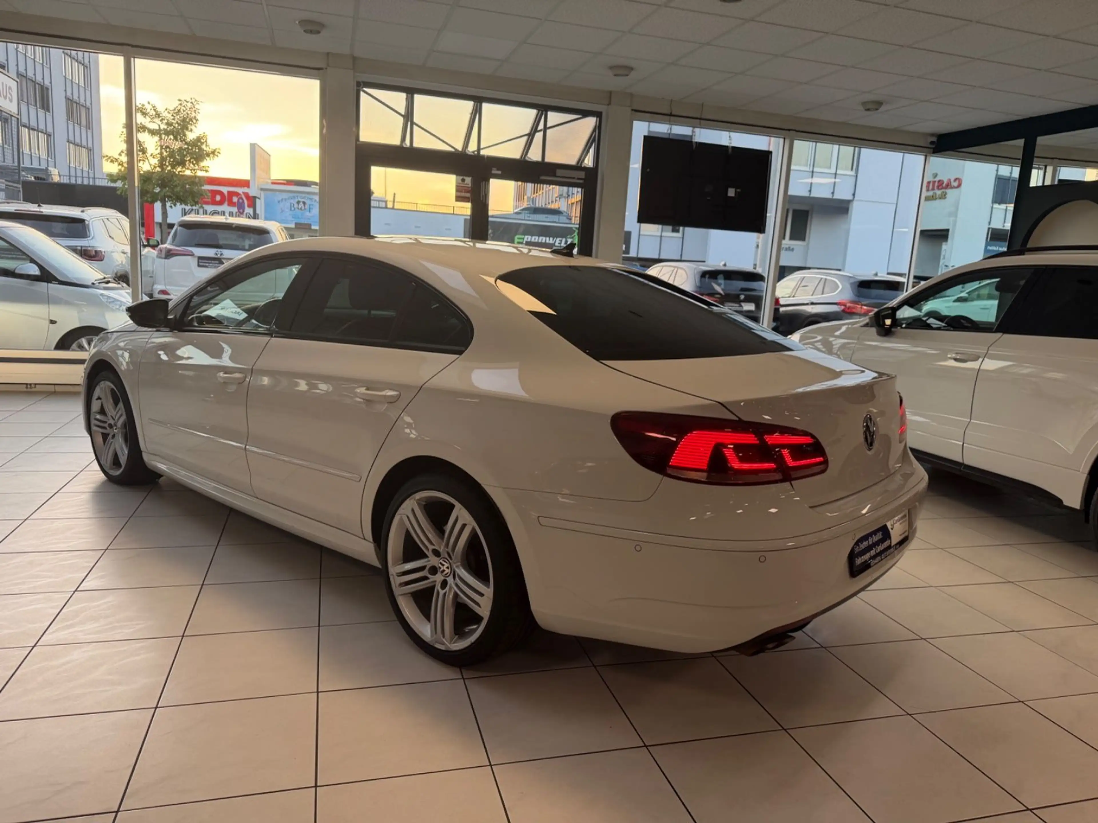 Volkswagen CC 2.0 TDI Dynamic Black R Line PANO KAMERA DCC — photo 7