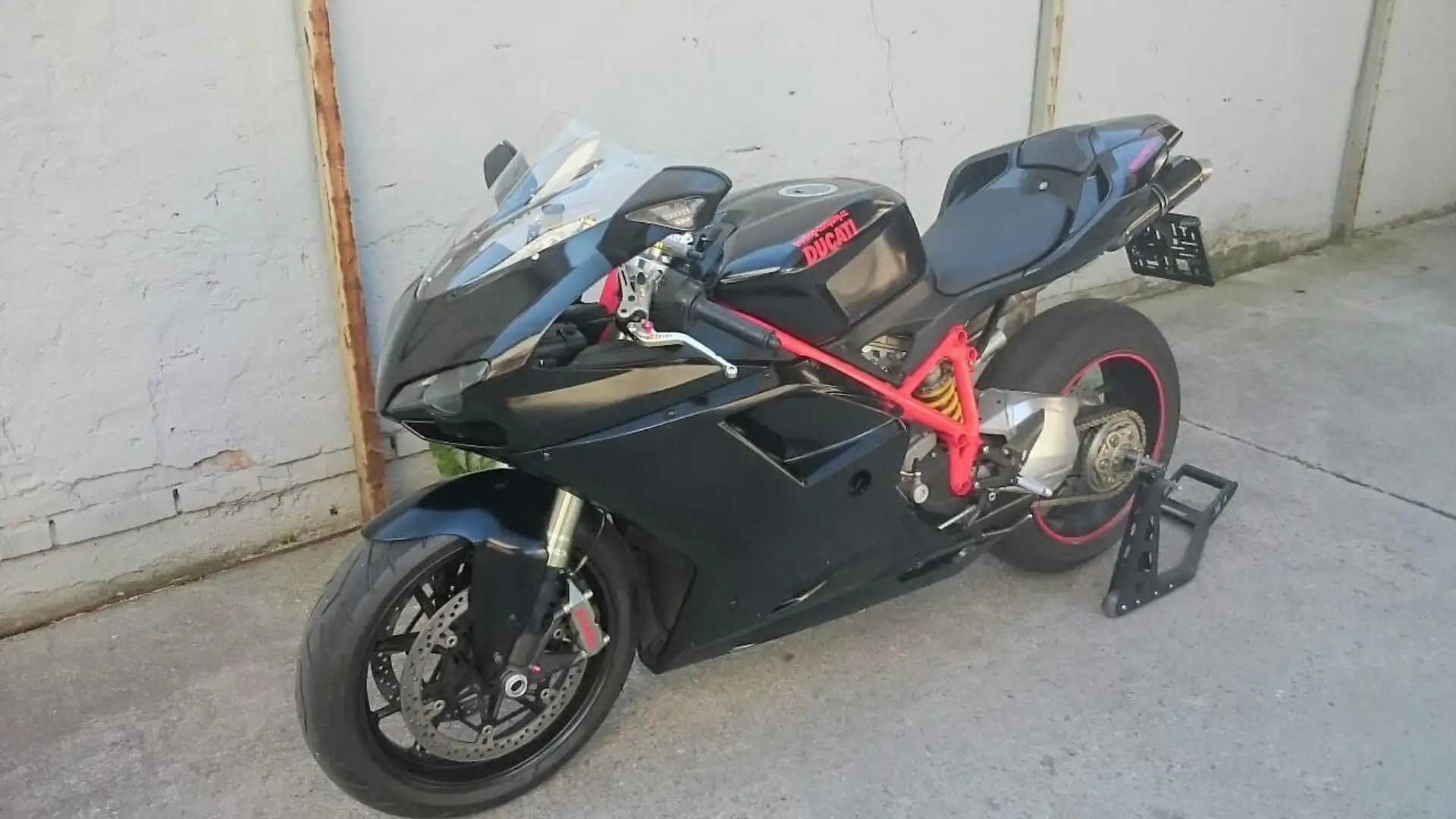 Ducati 1098 crna - 1