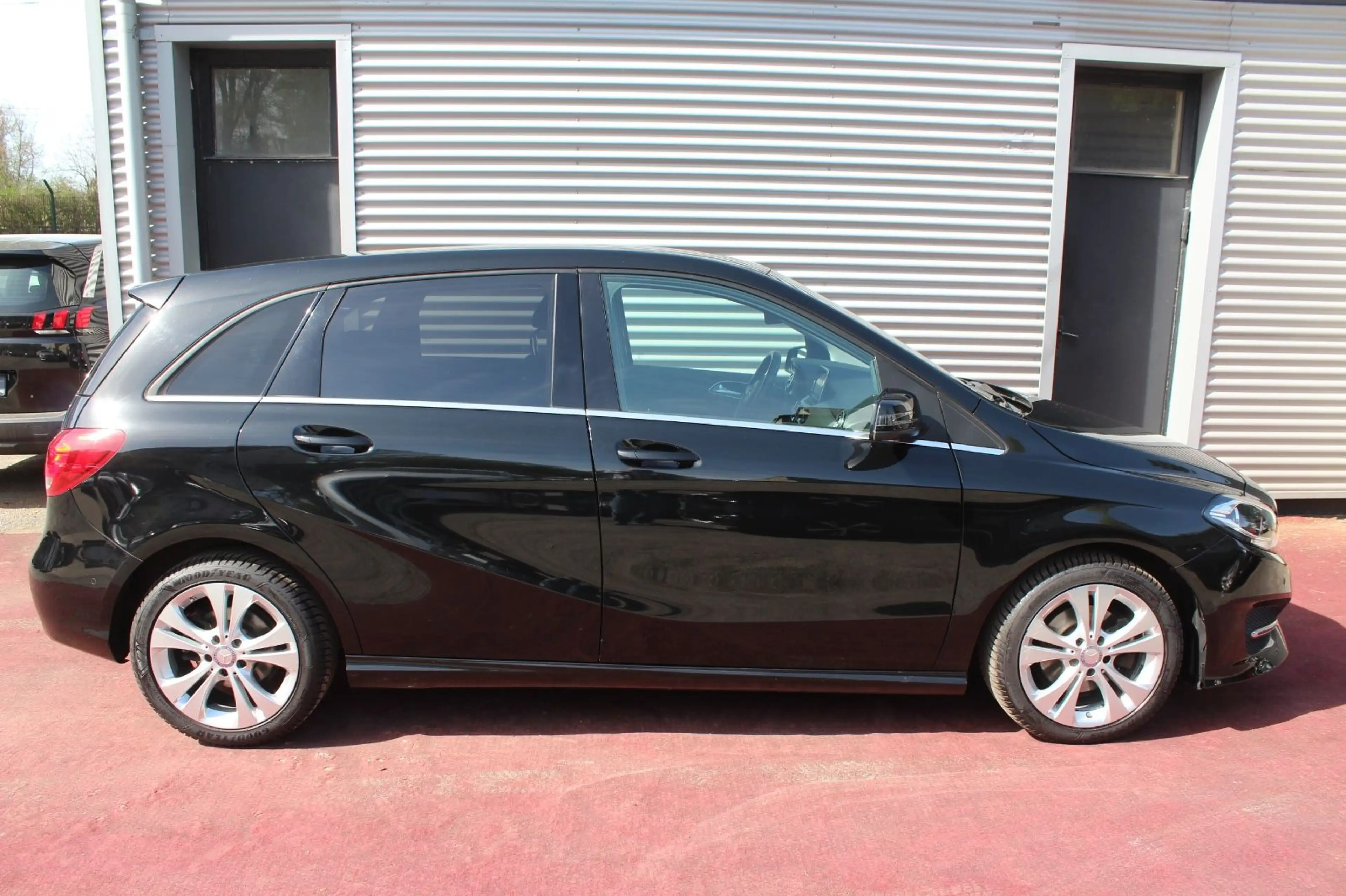 Mercedes-Benz B 180 URBAN KLIMA NAVI PDC 17.ZOLL ALU 2.Hd — photo 6